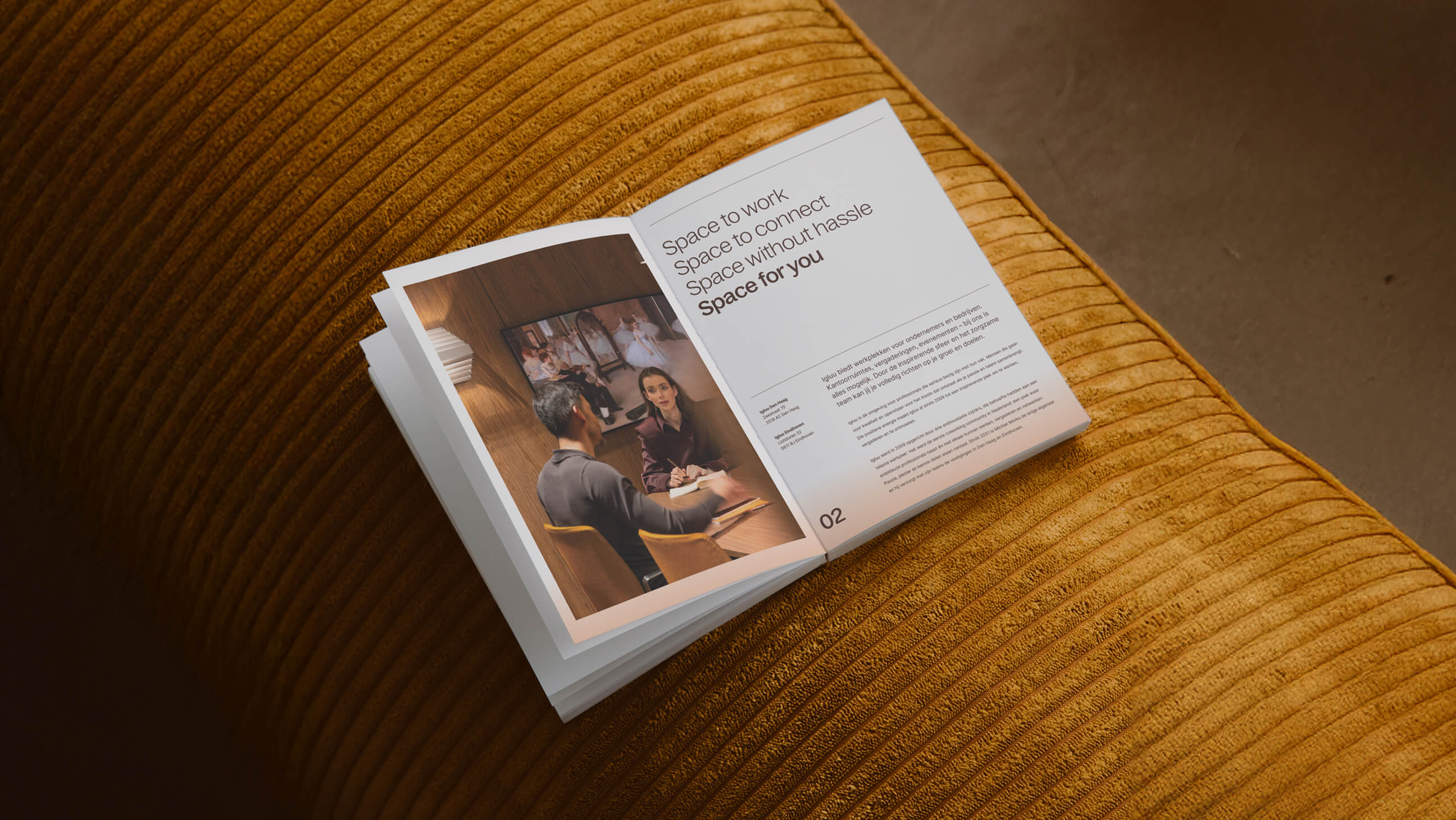 Het binnenwerk van een boek met vormgeving van Igluu ontworpen door Studio Piraat.