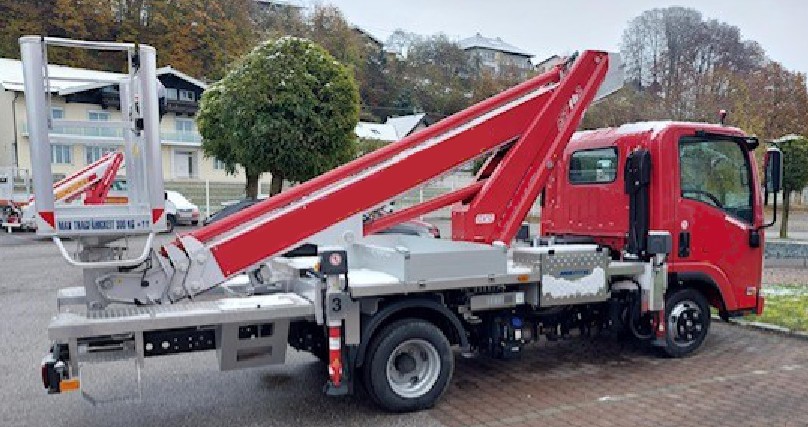 LKW Teleskopühne günstig neu mieten