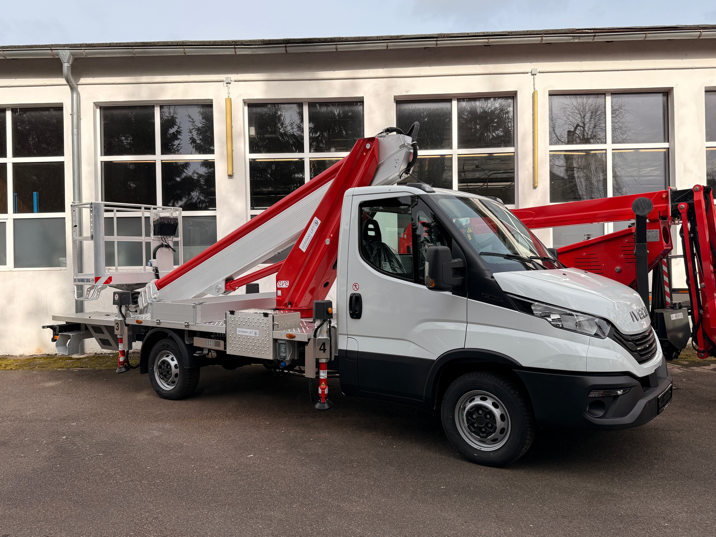 LKW-Teleskop-Bühne günstig neu mieten