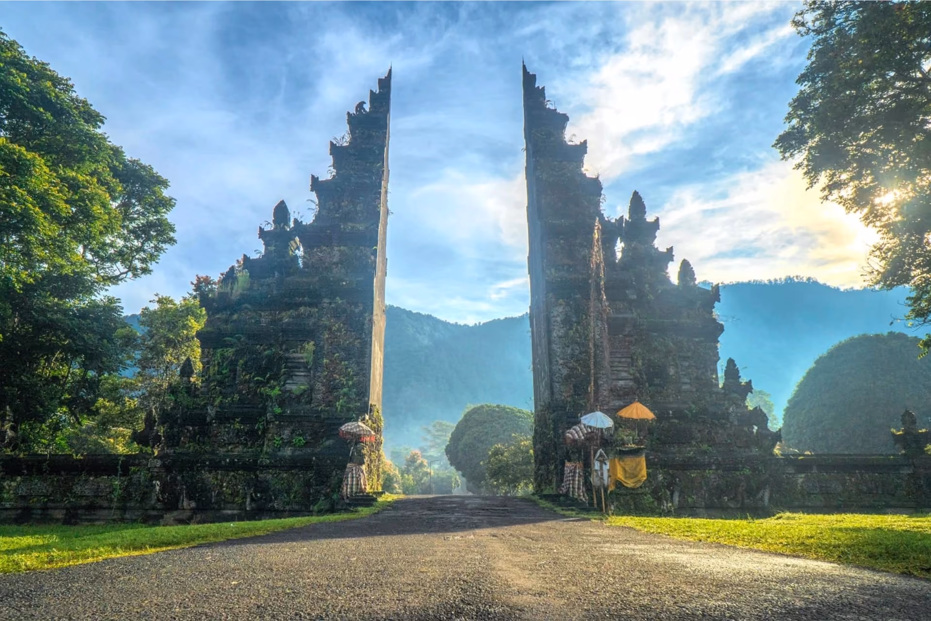 A view of lush mountains through the Handara Gate