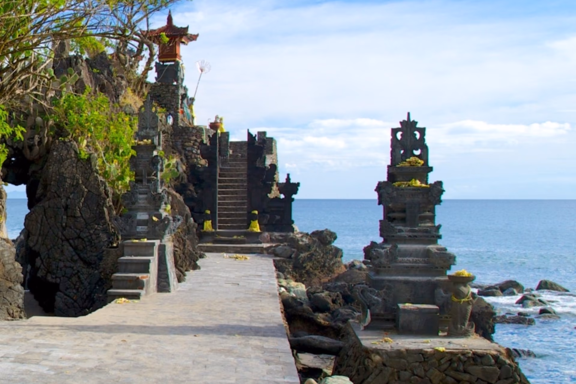 Batu Bolong Temple overlooking the water