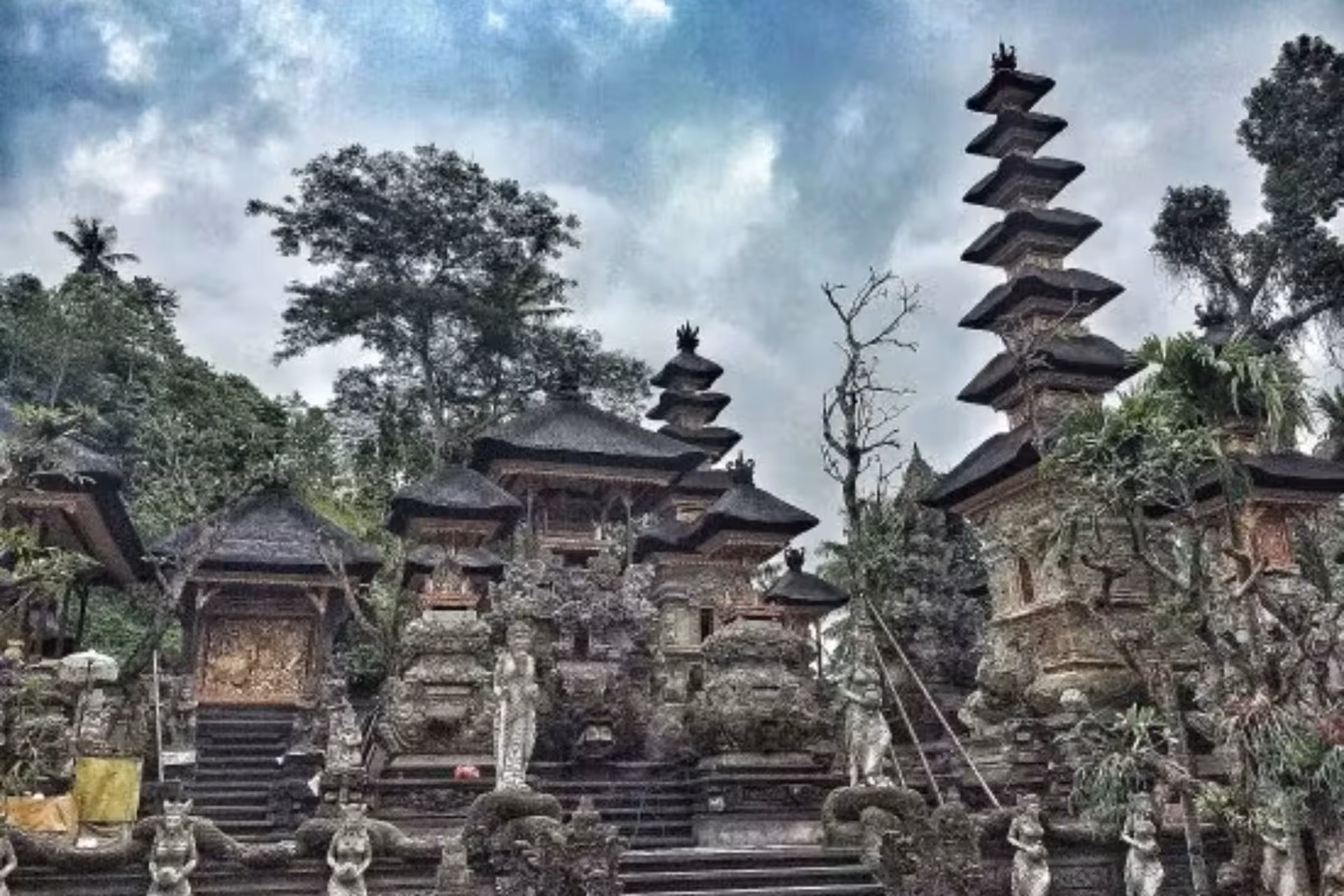 Sacred Gunung Lebah Tempe in lush surroundings.