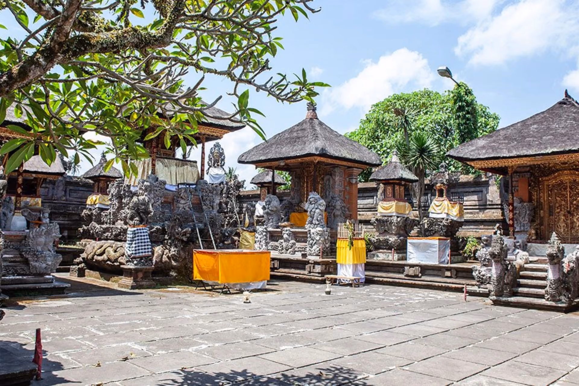 A view of Pura Dalem Bentuyung Temple complex.