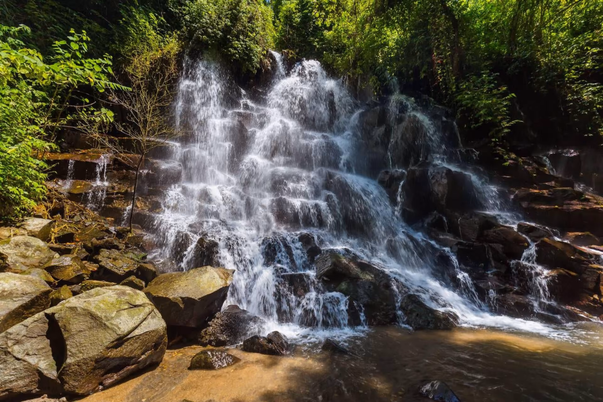 Stunning view of Rang Reng Waterfall.