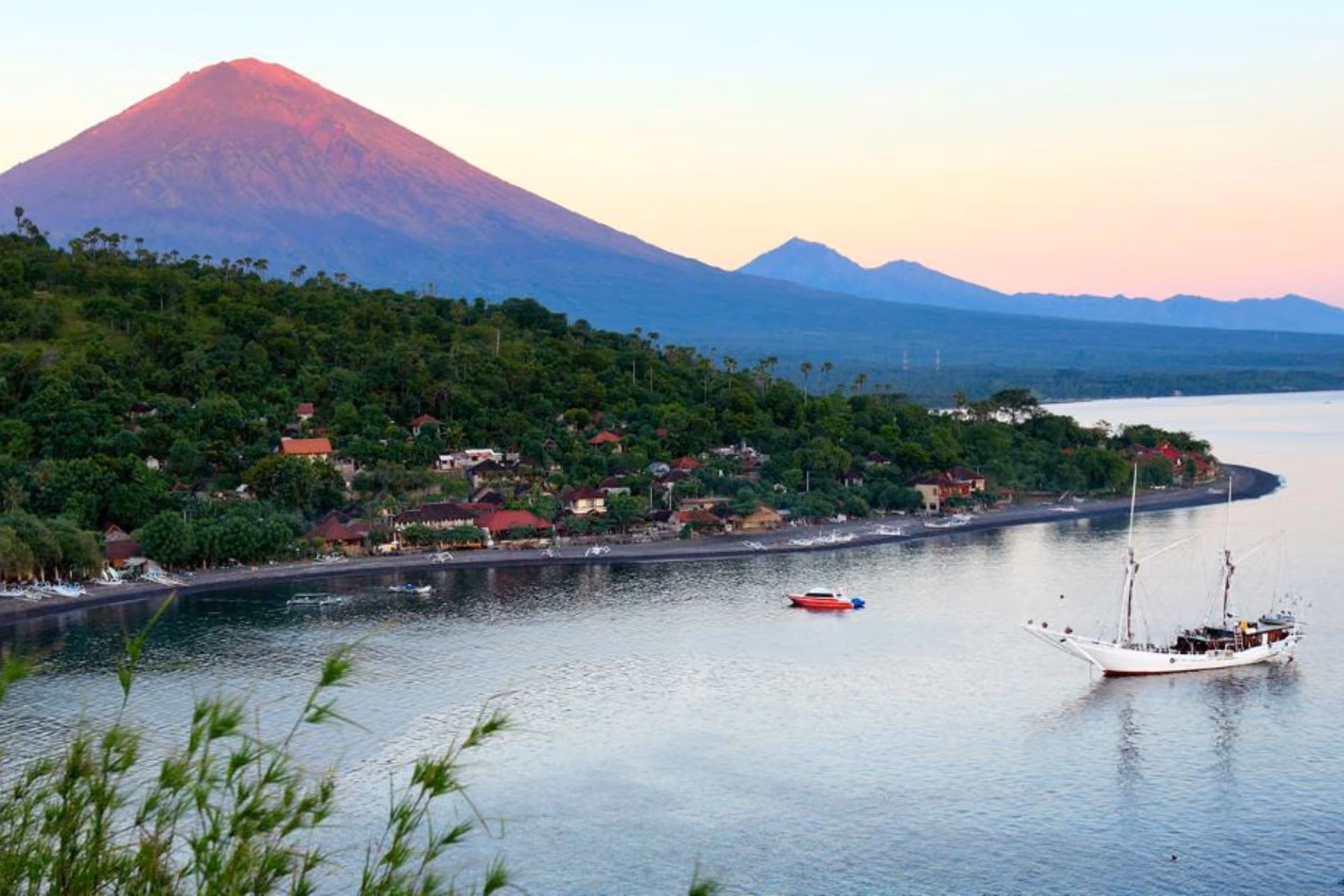 Panoramic view of Jemeluk Bay surrounded with lush greenery.