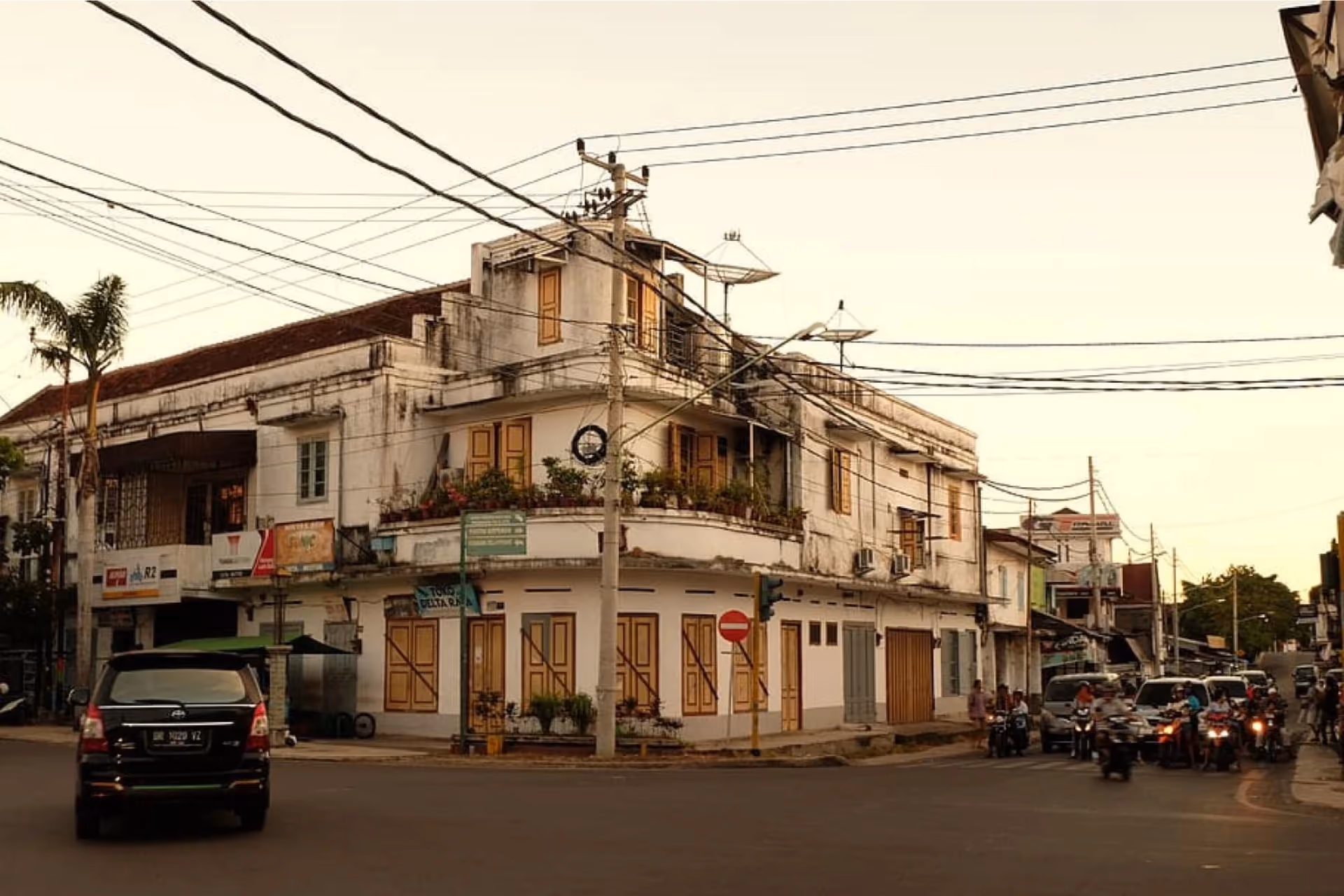Historic streets of Ampenan Old City.