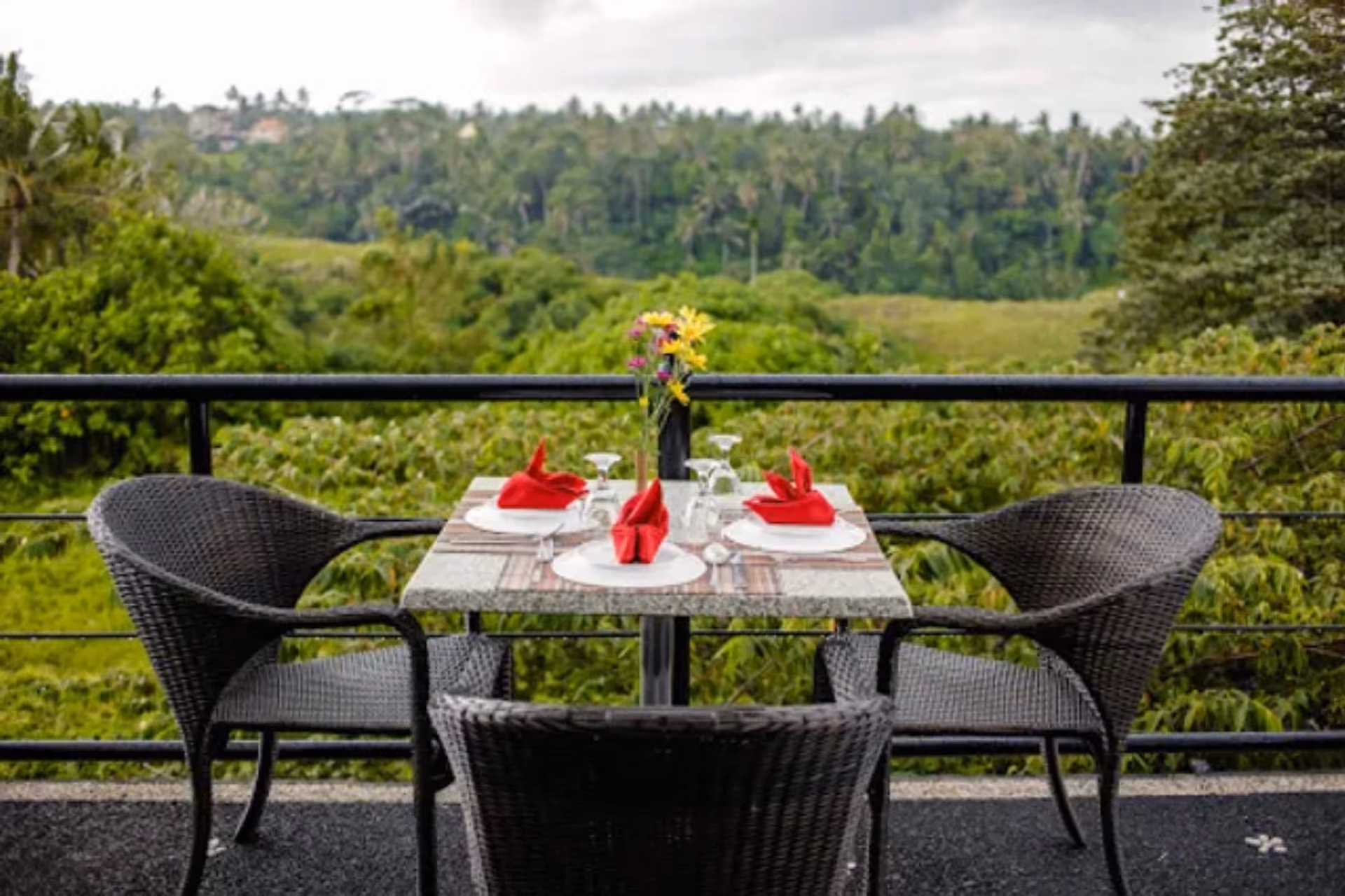Outdoor seating at Indian Delites