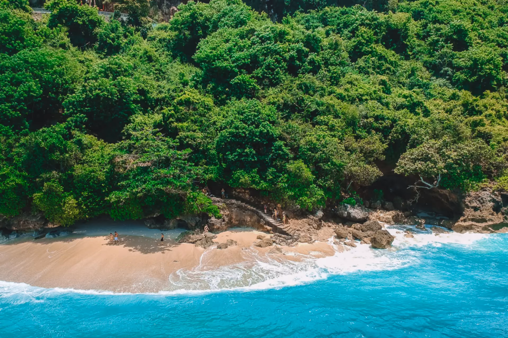 Green Bowl Beach surrounded with greenery.