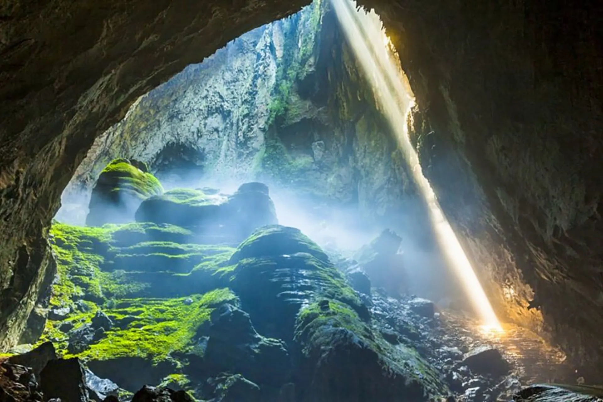 Rock Formation of Phong Nha Cave