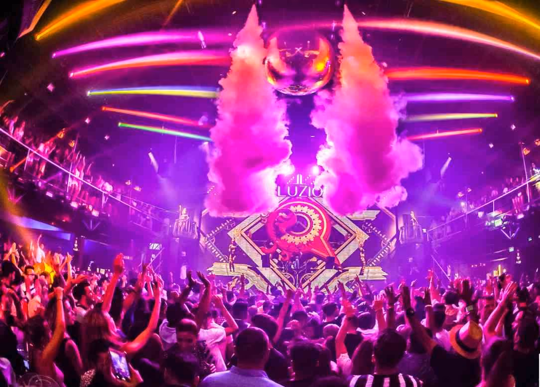 Illuzion, a massive nightclub in Patong having a life performance.