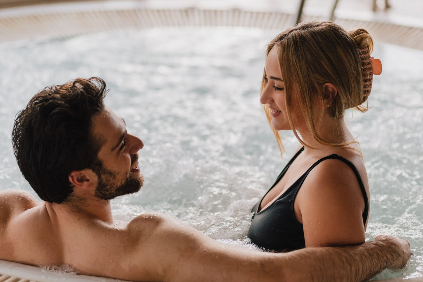 Couples spending time together to connect and relax in a bath tub in Pearl Spas.