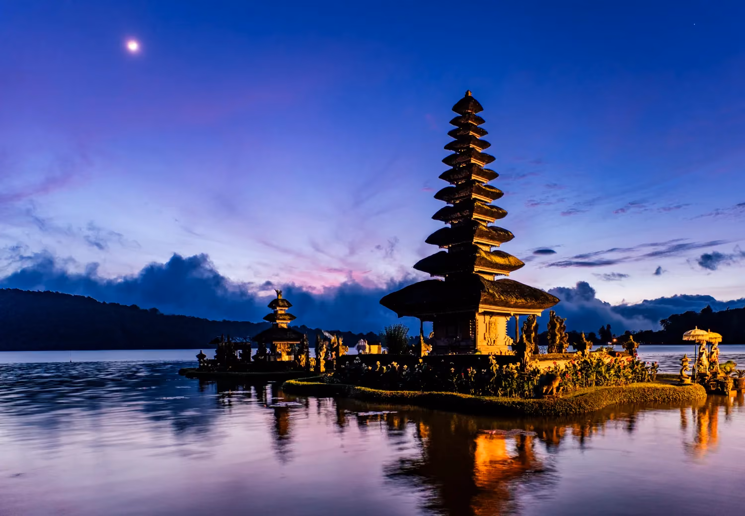 Golden sunsets, private villas, and quiet rice fields make Bali a summer paradise for couples seeking peace and romance.