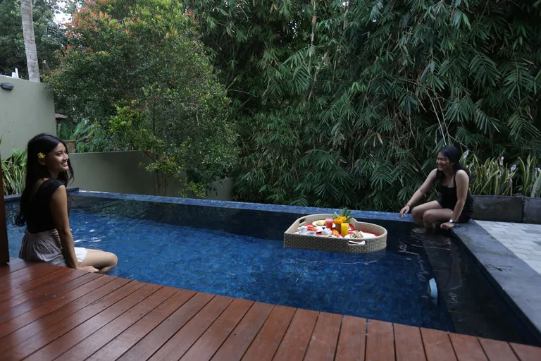 Breakfast by the pool at Heaven Sayan