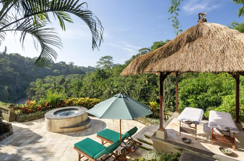 Floating breakfast, flowing river, pure calm