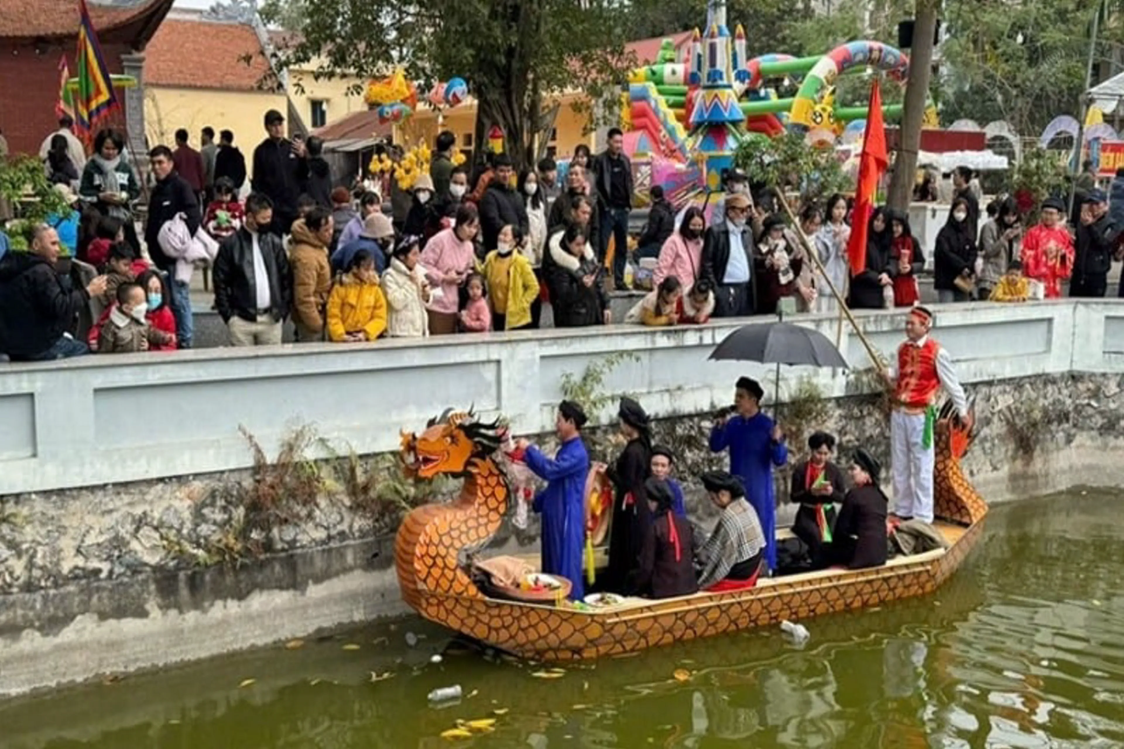 A lively event of folk singing and tradition, reflecting the richness of Vietnam festivals and heritage.