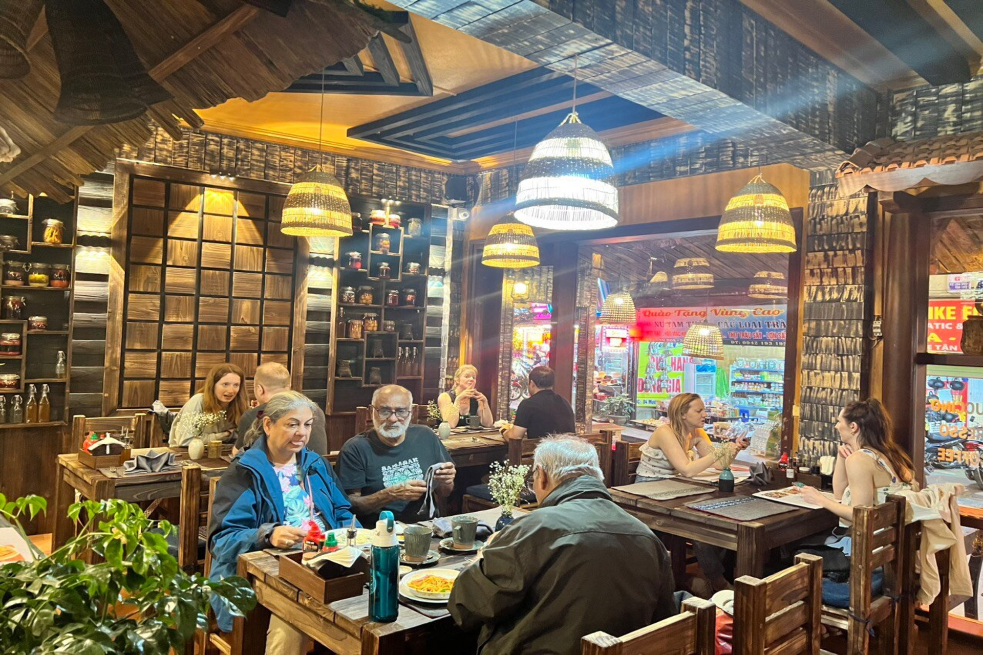 Warm soups, grilled dishes & cosy cafés — lunchtime comfort in Sapa Town.