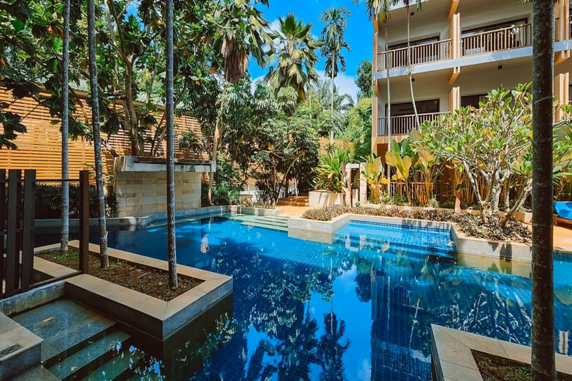 After the climb, unwind in comfort. Deevana Plaza makes every couple’s getaway feel effortless.