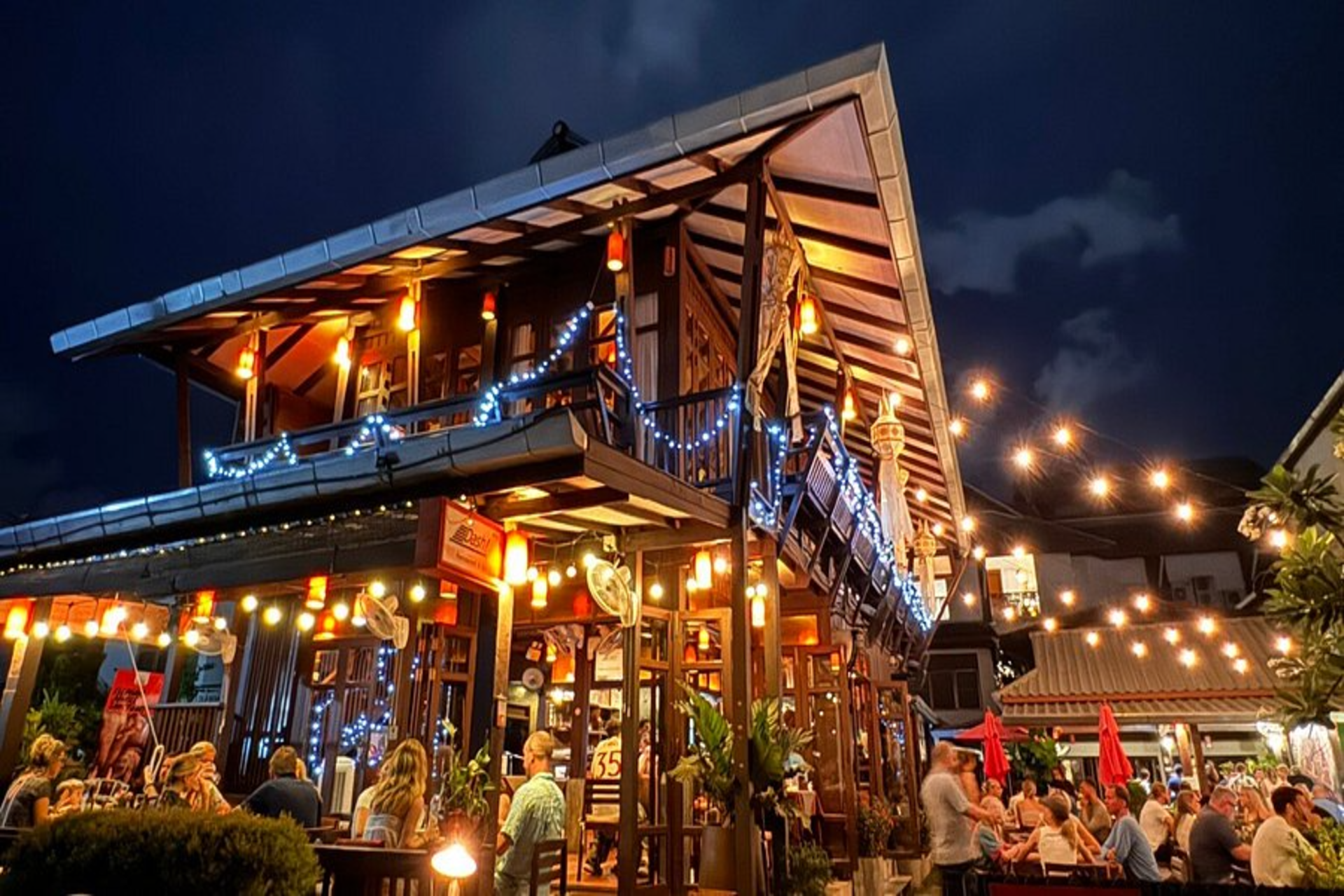 Traditional teakwood charm + Northern Thai flavors = the perfect date night