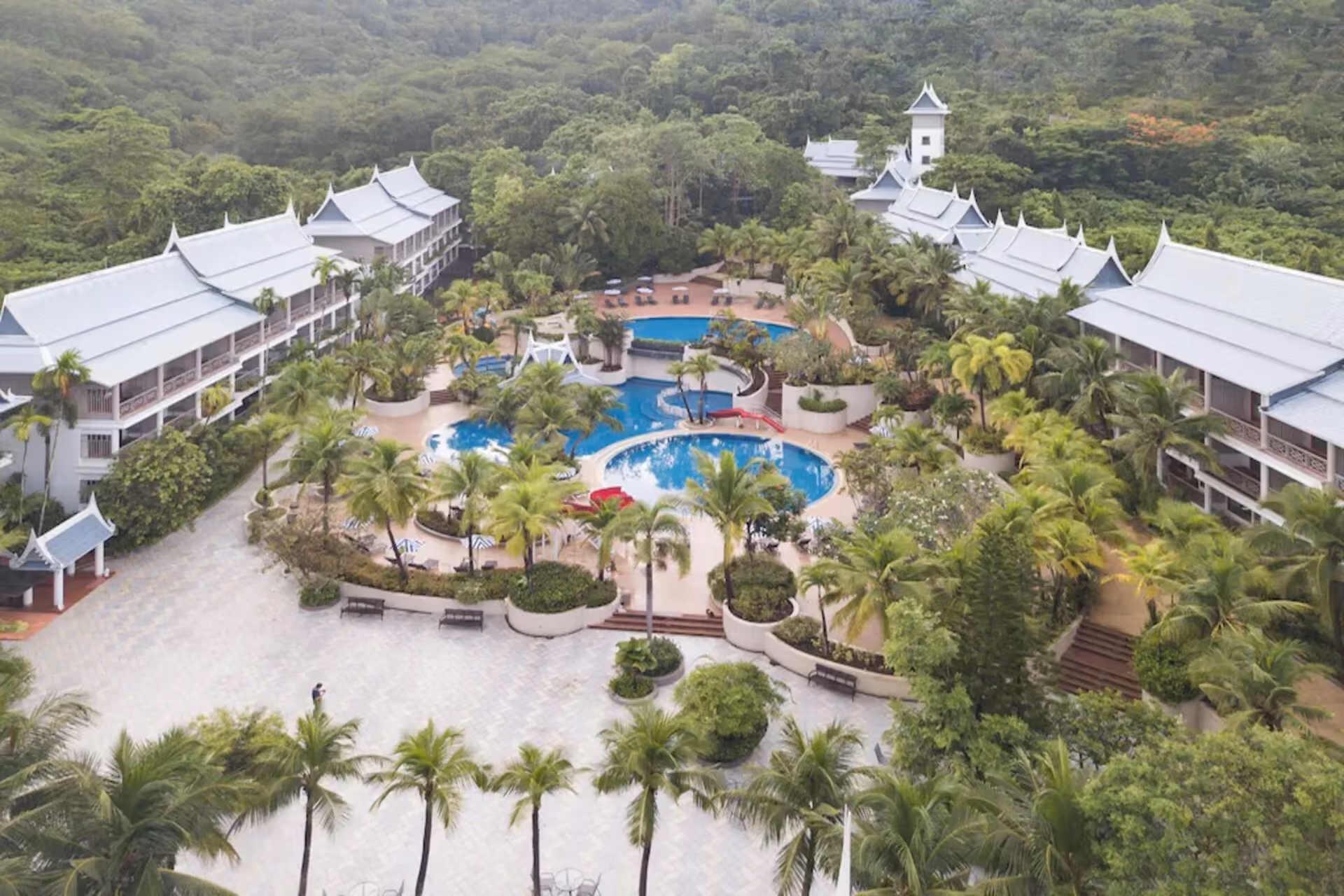 Calm, comfortable, and close to everything — a relaxed stay with warm hospitality.