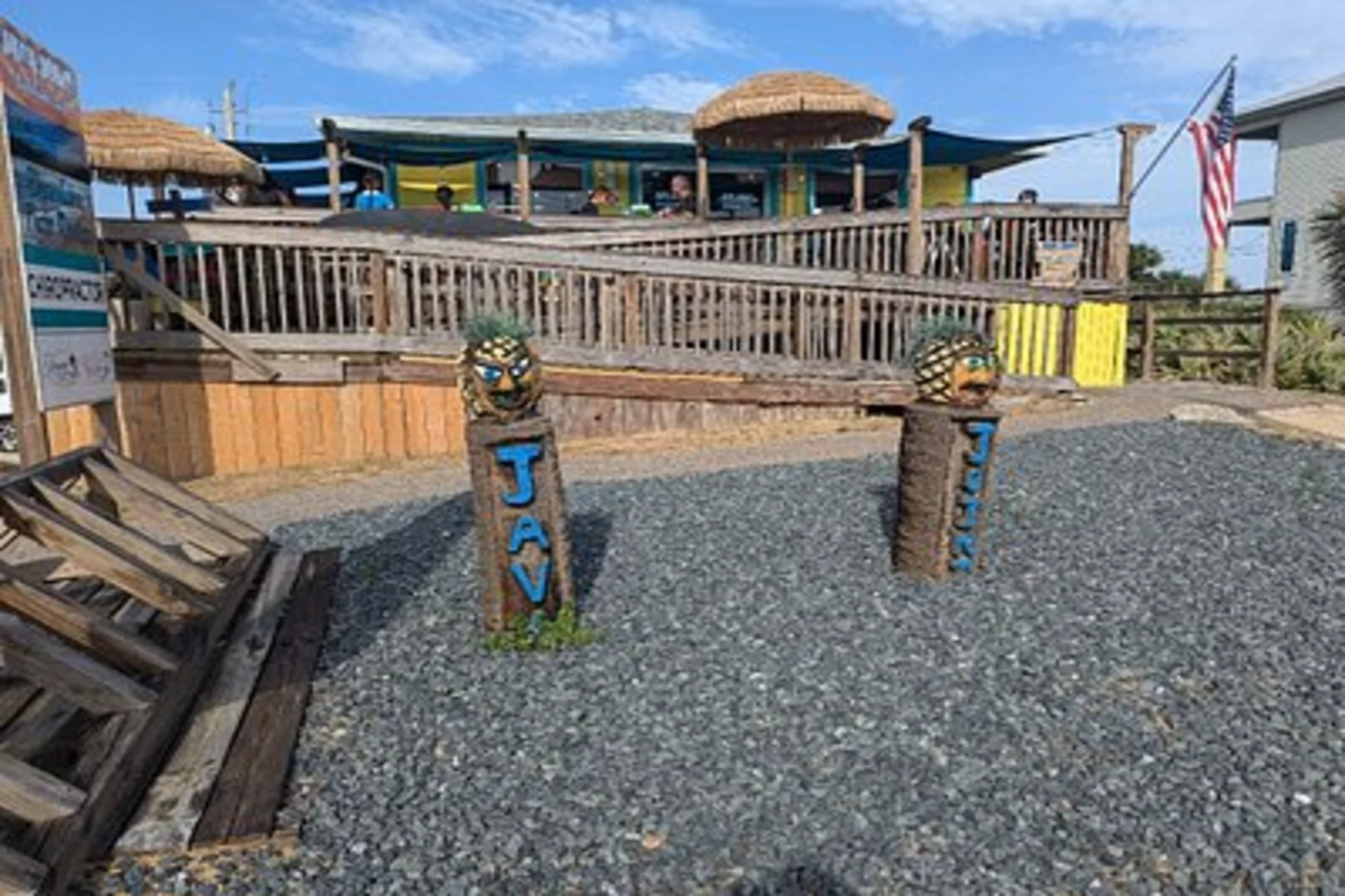 Fresh seafood, ocean views, and sunset colours — dining doesn’t get better than this.