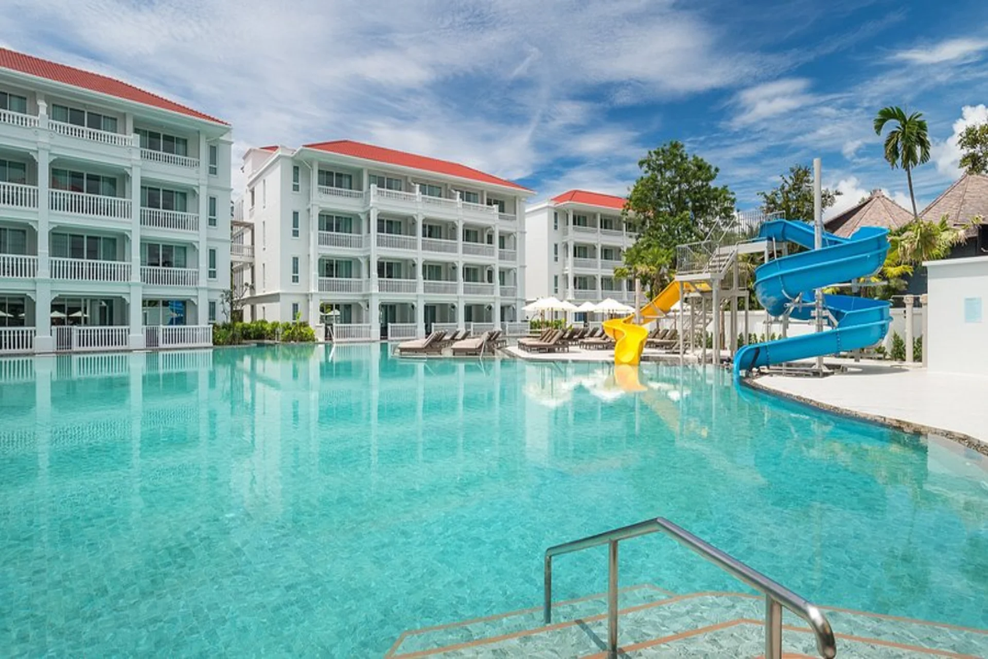 Beachfront luxury with ocean-facing rooms—Centara offers the perfect mix of style and comfort.