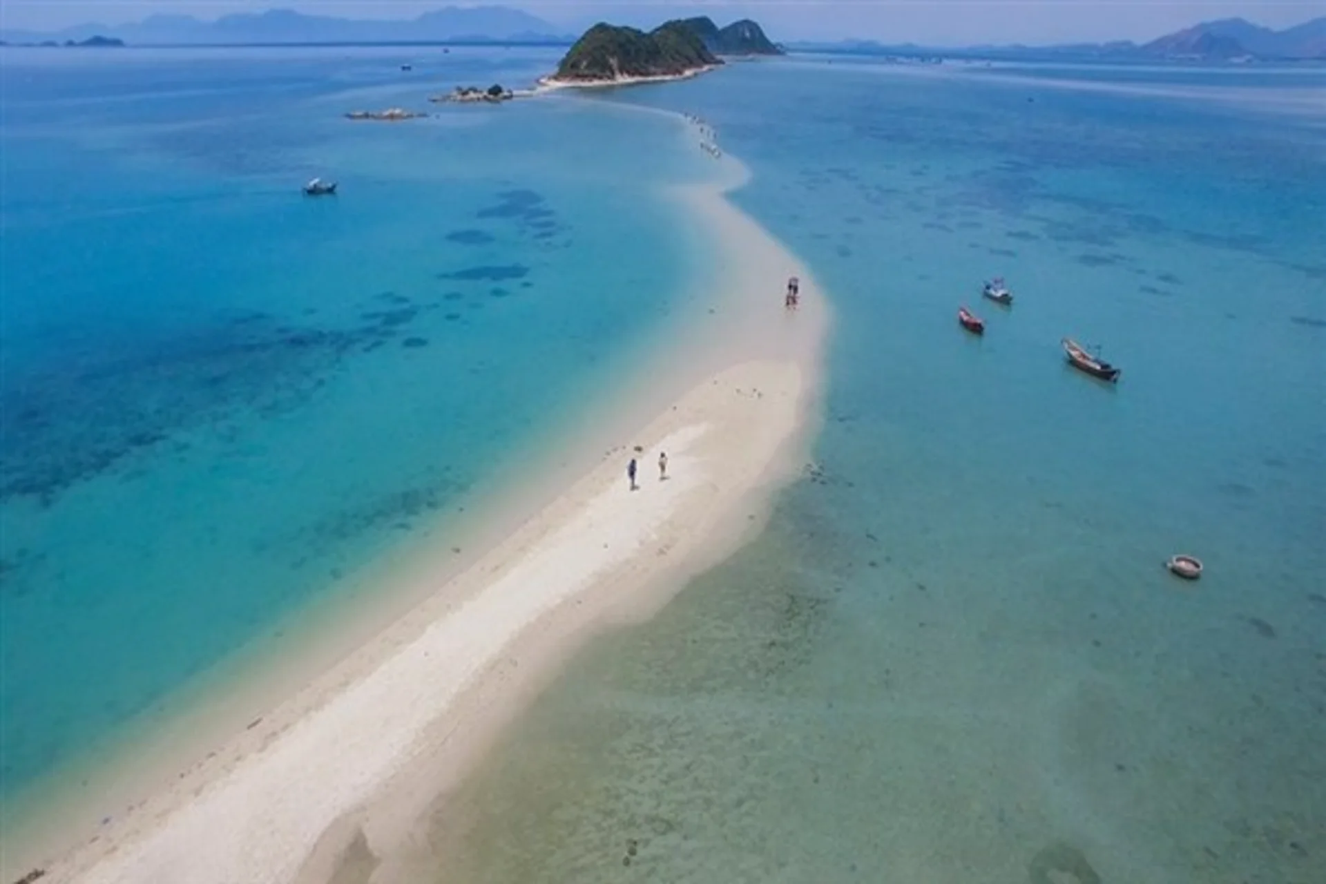 The famous sand walk surrounded by clear blue water — Diep Son Island