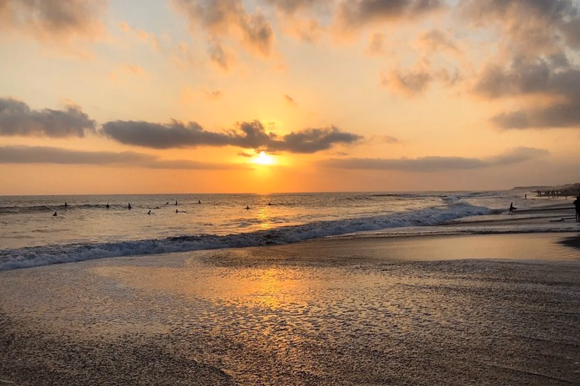 Laid-back surf sessions & social vibes — Berawa blends Seminyak comfort with Canggu style