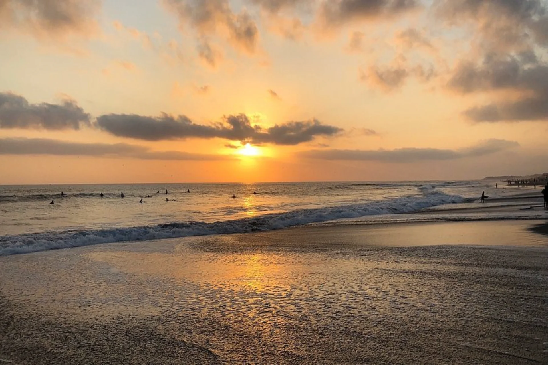 Laid-back surf sessions & social vibes — Berawa blends Seminyak comfort with Canggu style