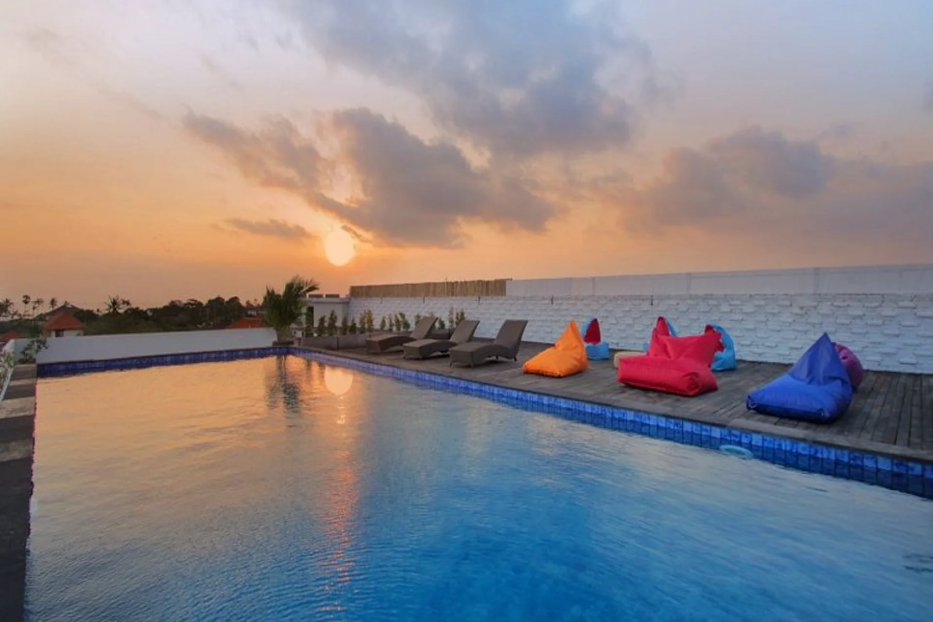 A cool, surf-inspired stay near Berawa — budget-friendly with community vibes.