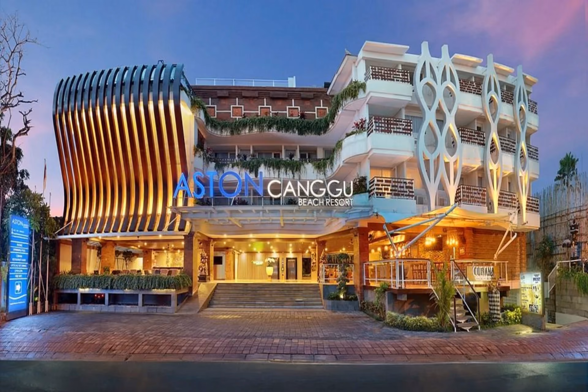 Modern rooms & rooftop ocean views — a favourite for surfers of all levels