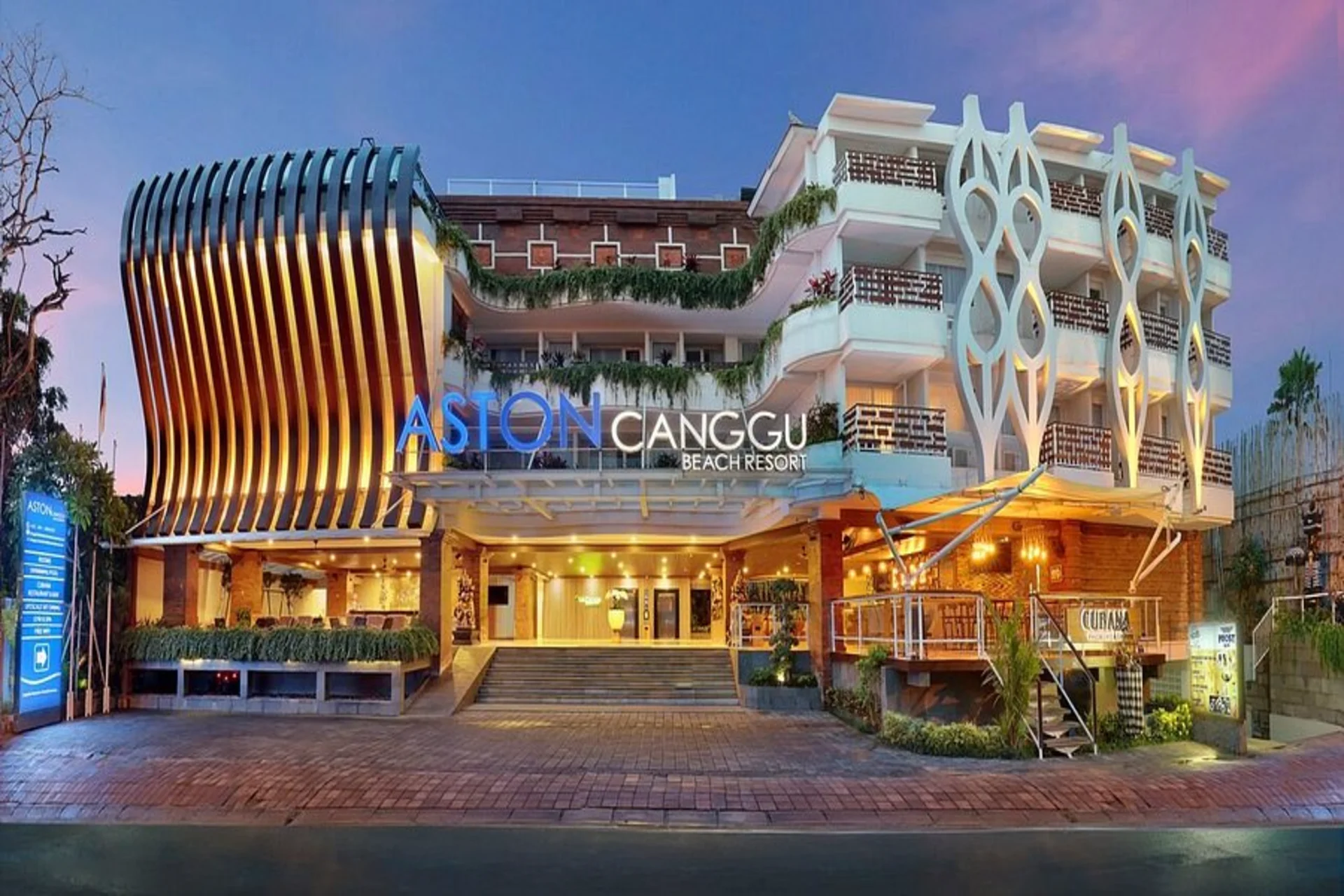 Modern rooms & rooftop ocean views — a favourite for surfers of all levels