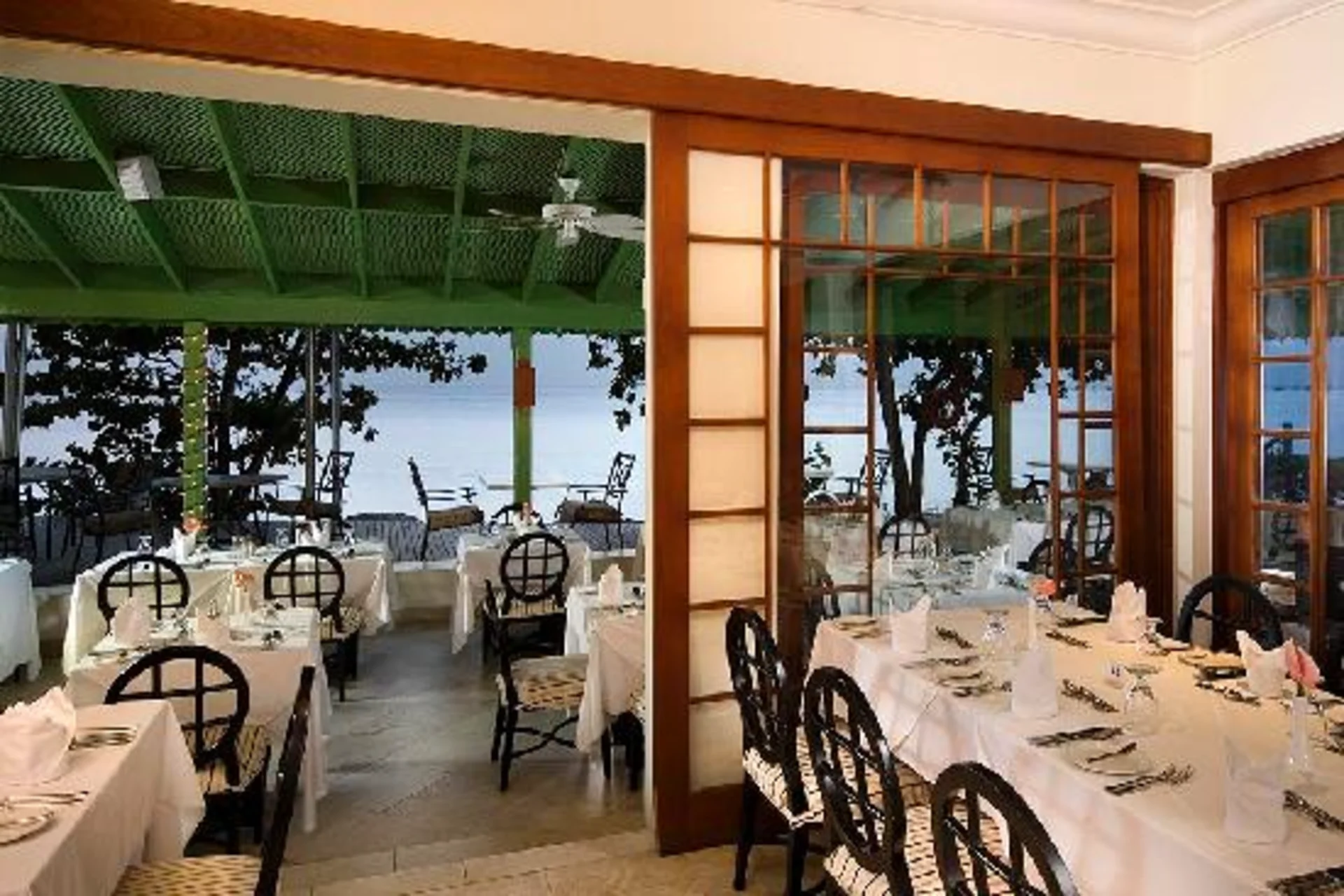 Serves Vietnamese and Western dishes in a calm, cozy setting close to major resorts.
