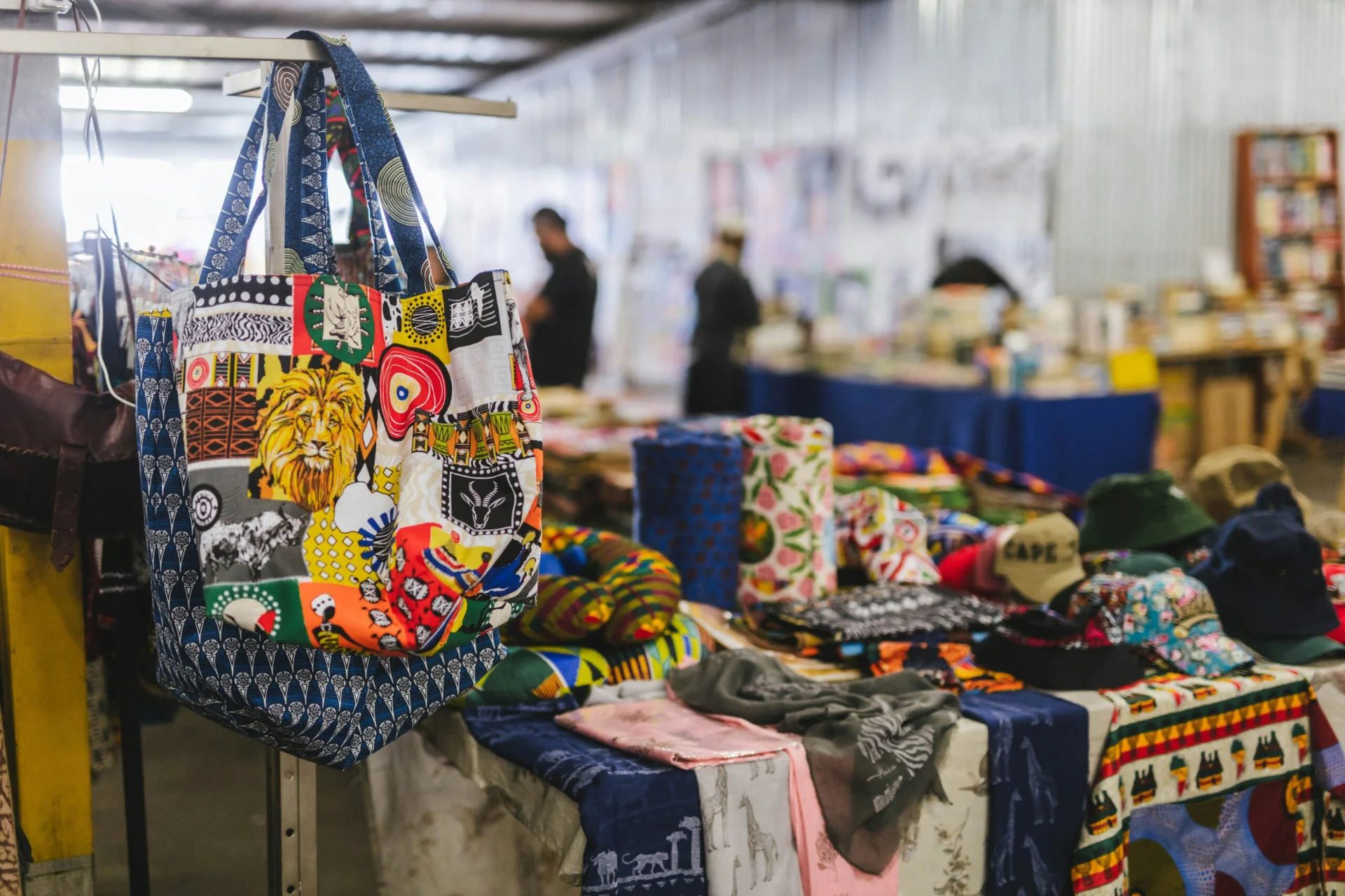 Colourful local handicrafts and affordable souvenirs at Kayu Aya Market