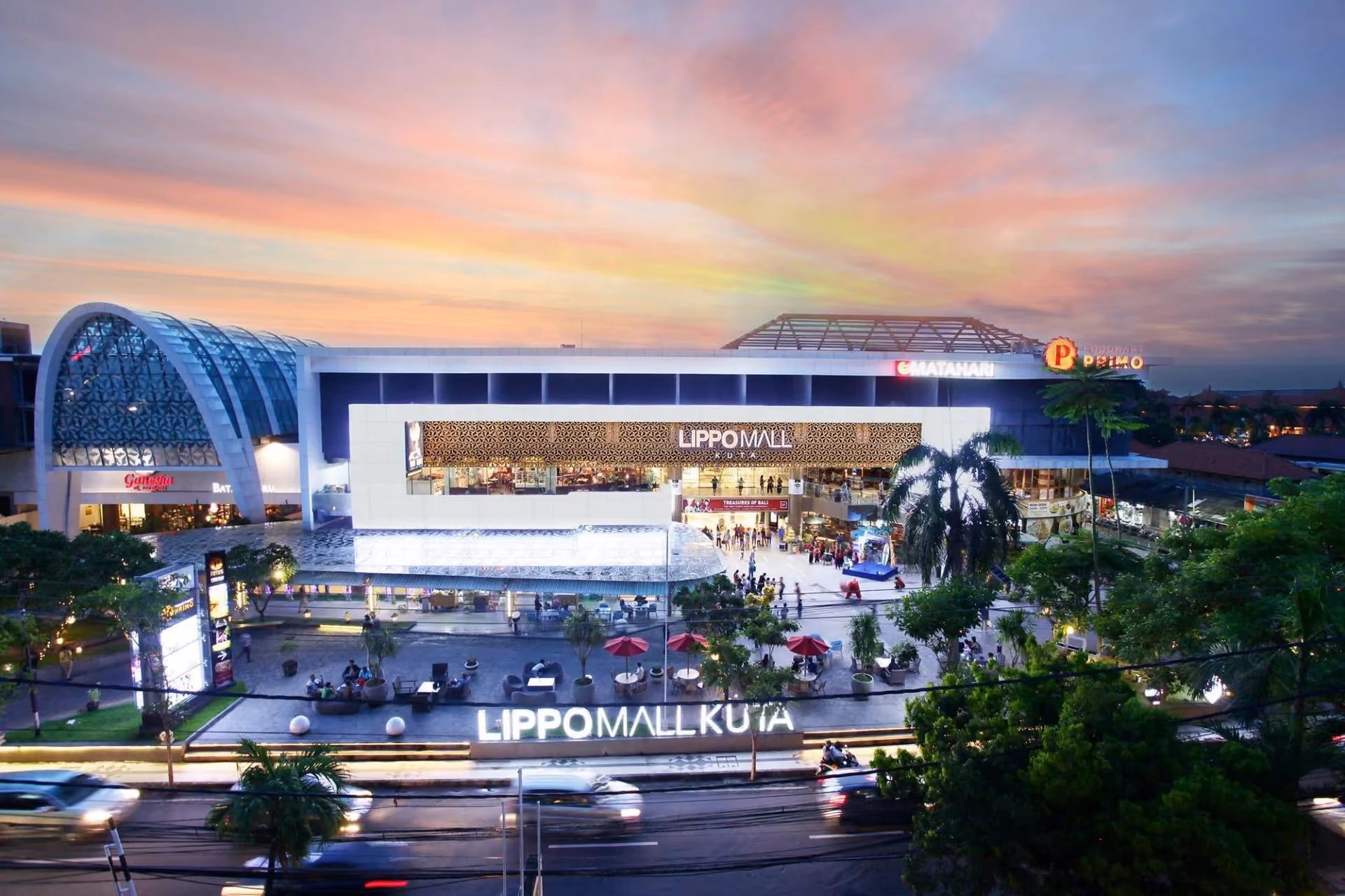 Beachfront mall with global and local brands at Discovery Mall Kuta.