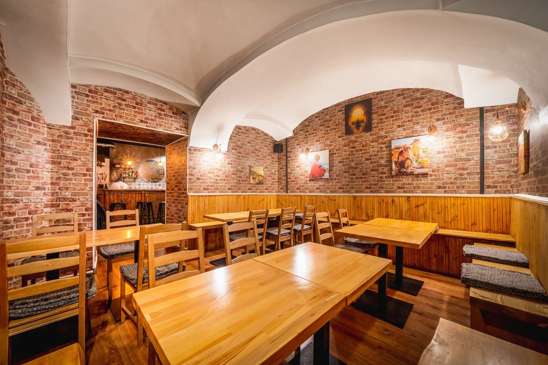 JEERA Indian Restaurant – Fresh Indian dishes packed with aroma.