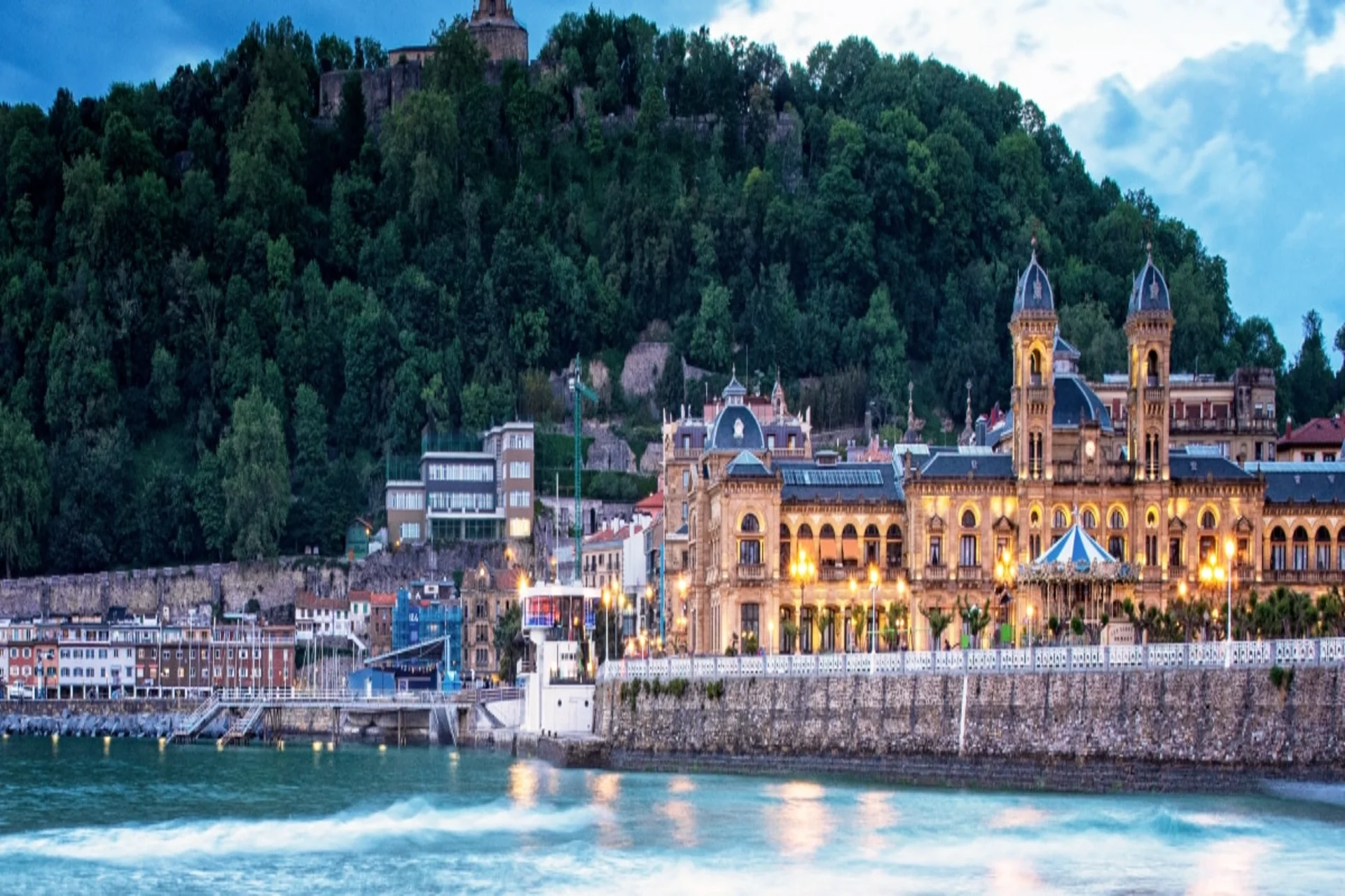 Historic streets, coastal charm, and vibrant culture make Spain ideal for romantic walks, food lovers, and scenic city views.