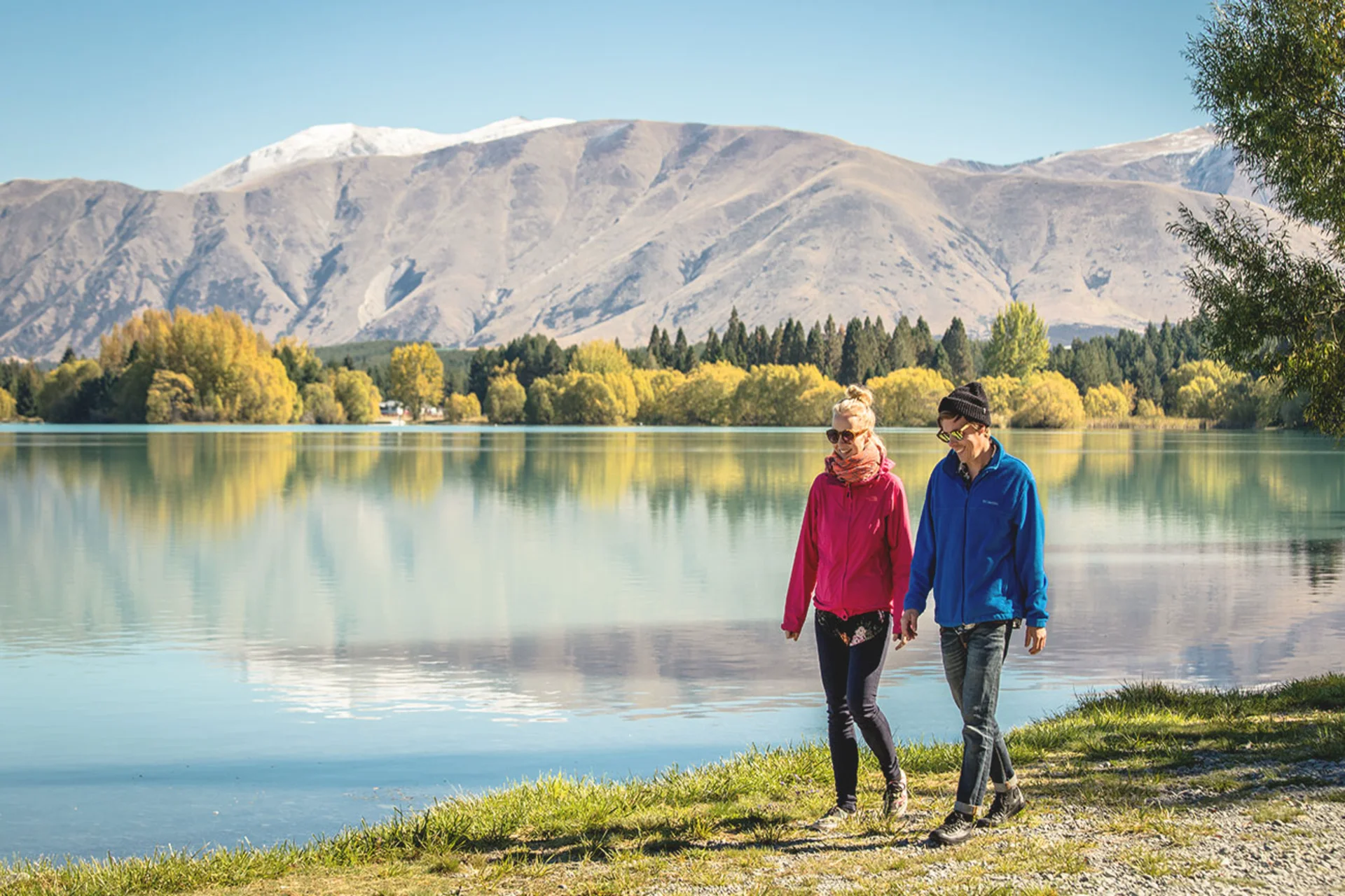 New Zealand in April is warm place to go features calm autumn views and outdoor adventures.