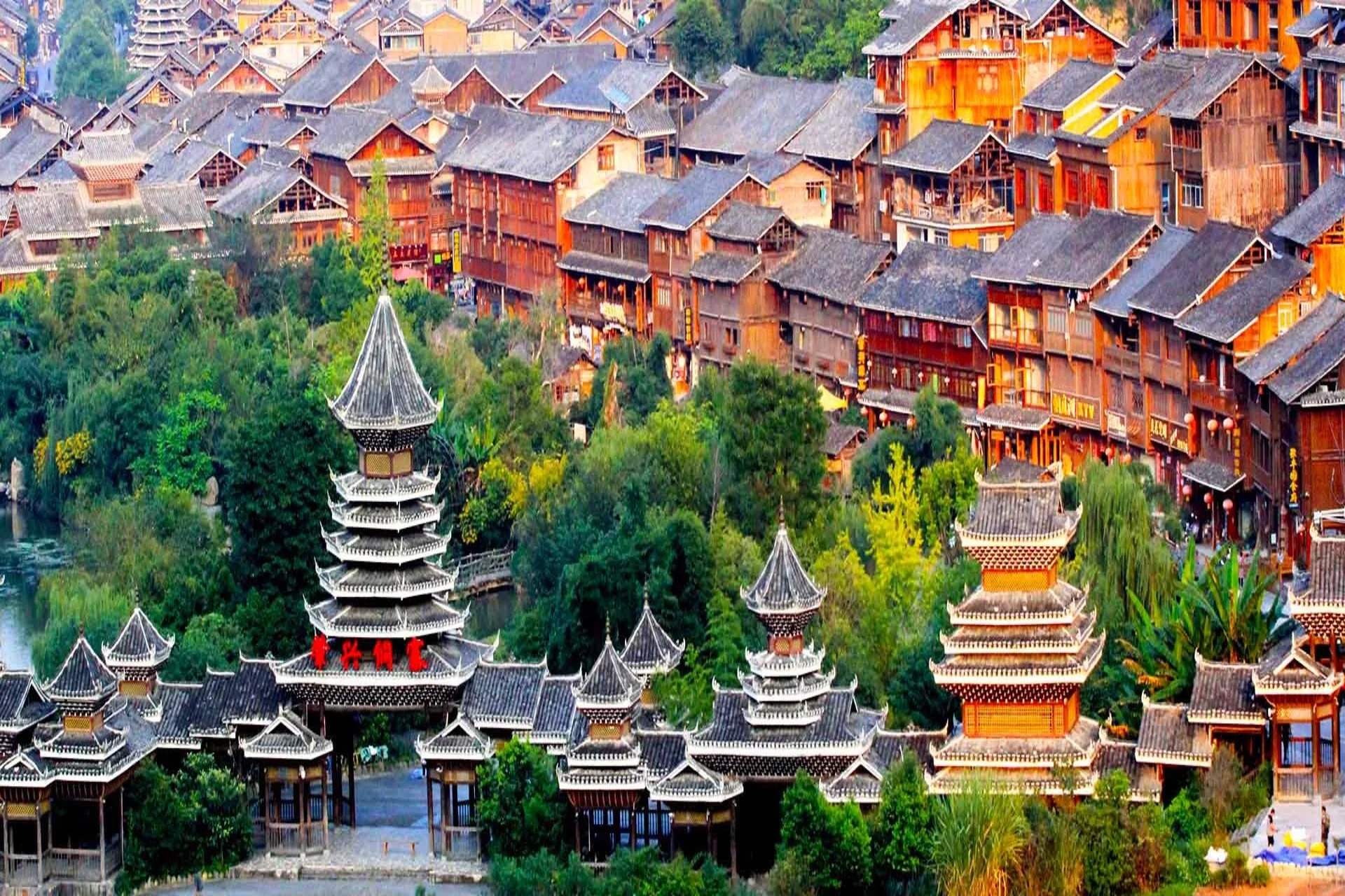 Best places to travel in November - China Great Wall and mountain scenery in autumn