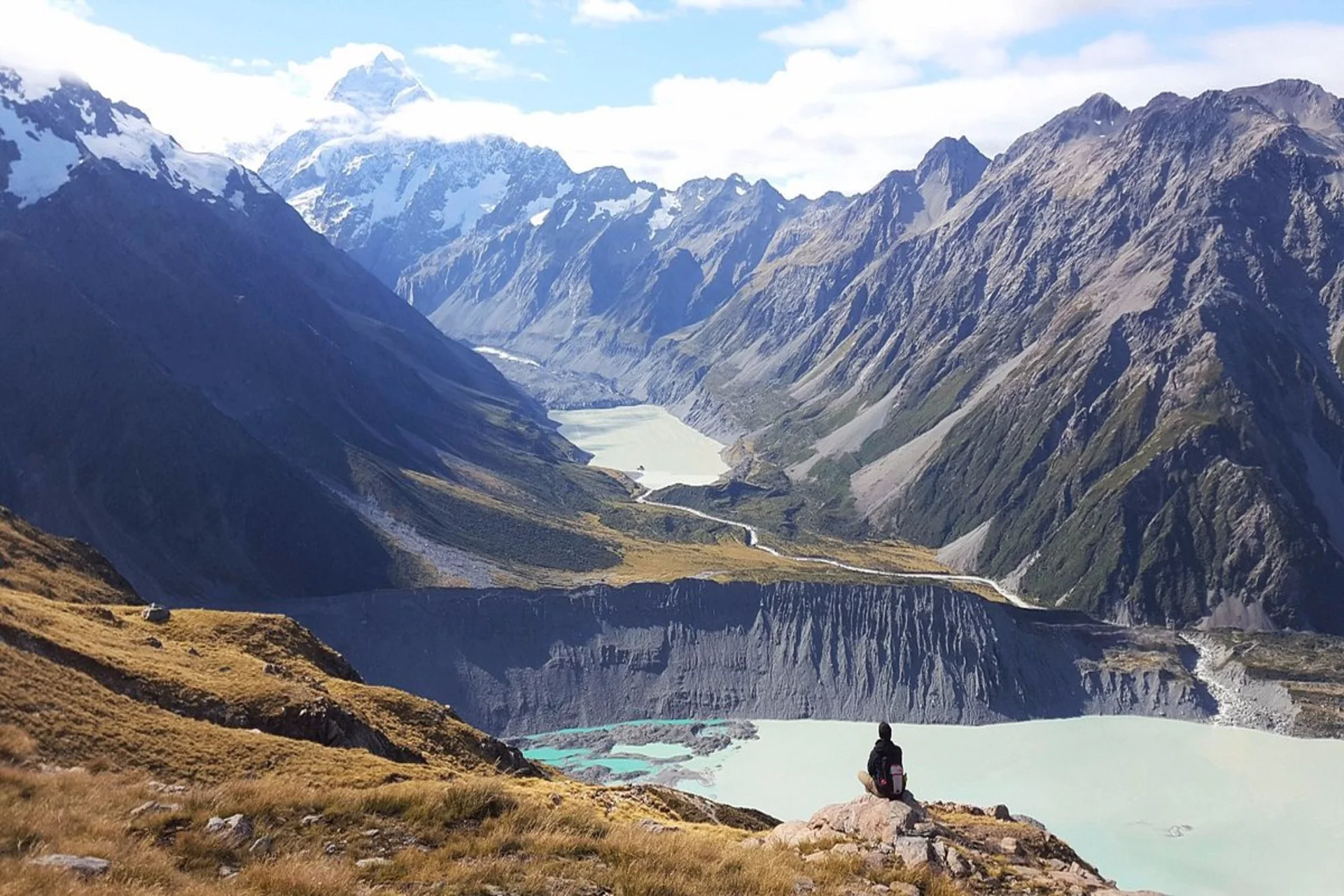 Best places to visit in New Zealand - Mount Cook National Park Aoraki mountain and alpine landscape