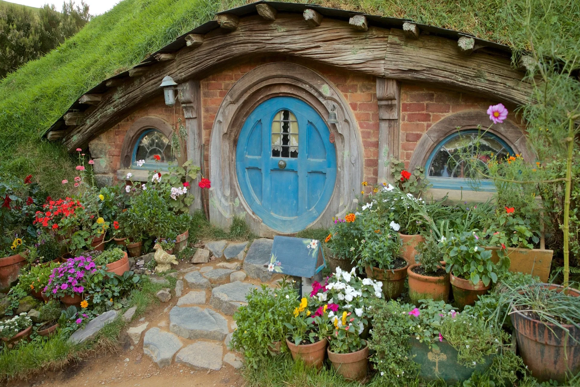 Best places to visit in New Zealand - Hobbiton Movie Set with hobbit holes and Shire scenery