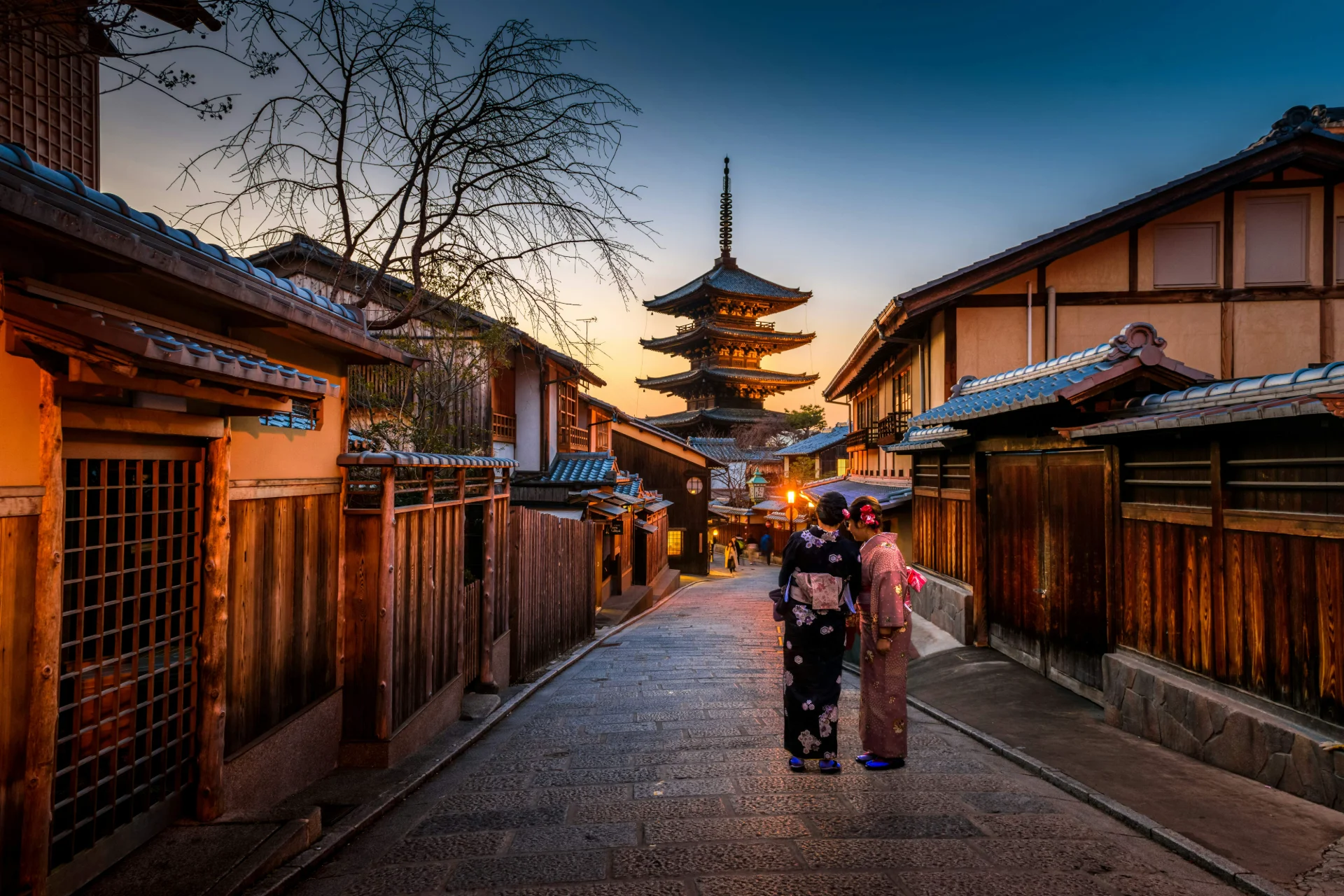 Honeymoon destinations for couples in Japan with cherry blossoms and cultural landscapes