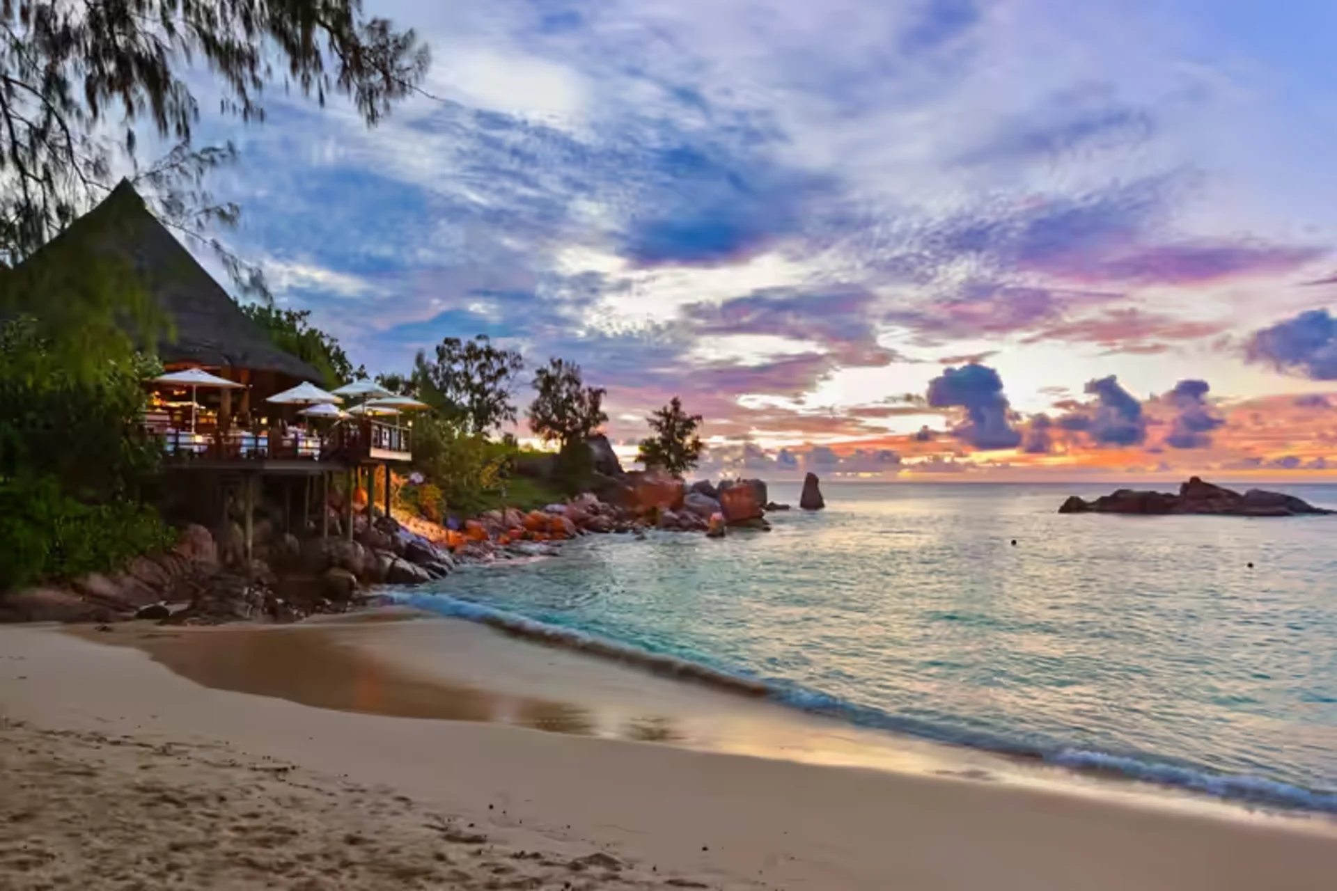 Romantic spots for couples in Seychelles with white sand beaches and private resorts
