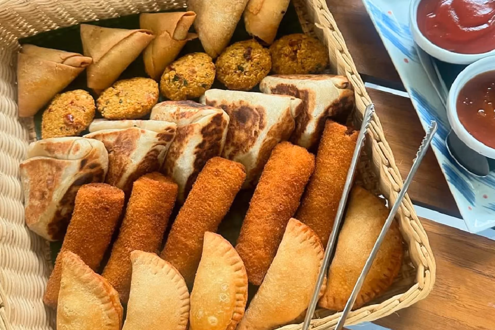 Food is where your daily budget can stretch or shrink fast — from street-side rice and curry to local market bites, both Cambodia and Sri Lanka offer flavourful meals that are easy on the pocket.