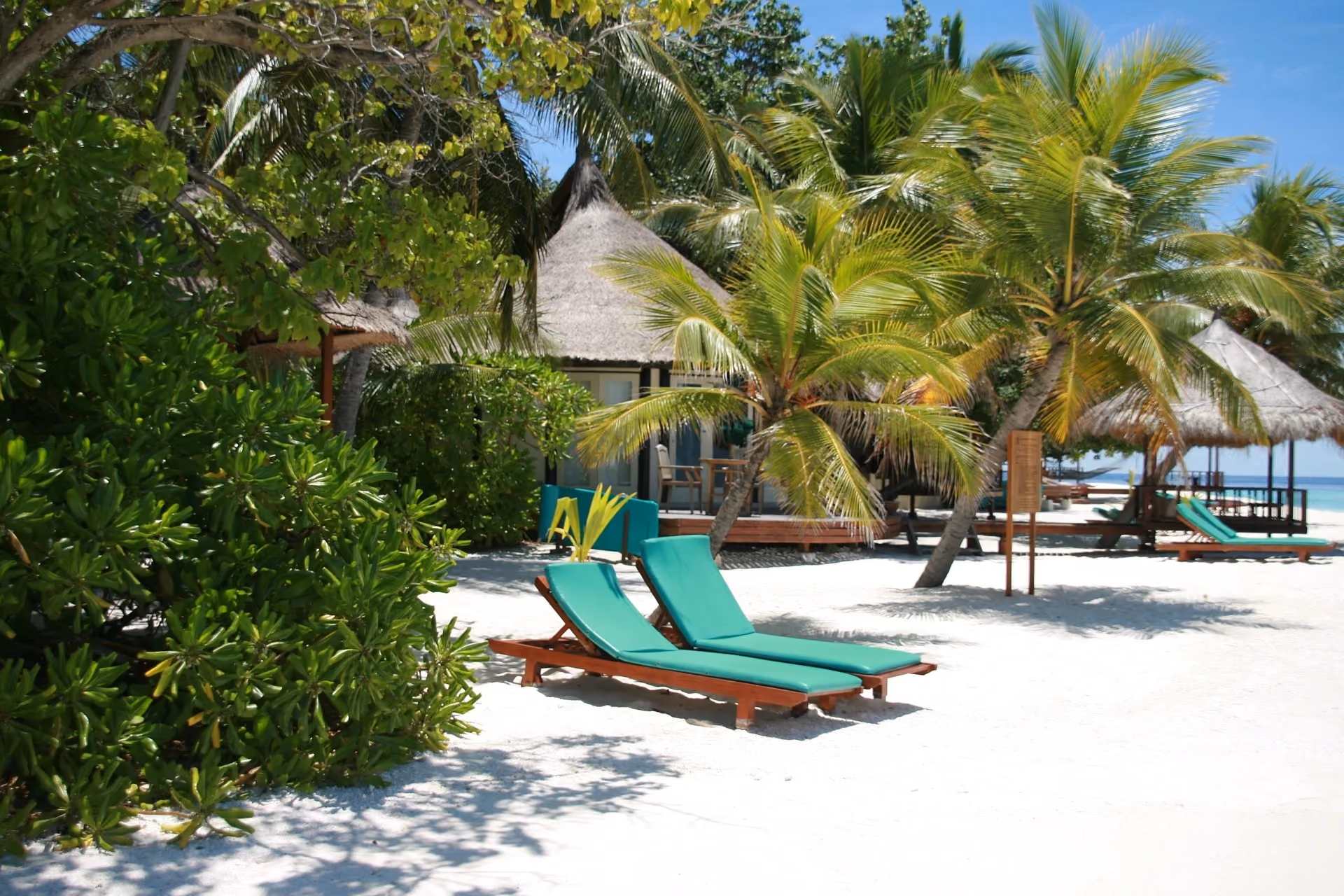 Best Countries for 4 Days Trips in March – Maldives Turquoise Waters and Overwater Villas