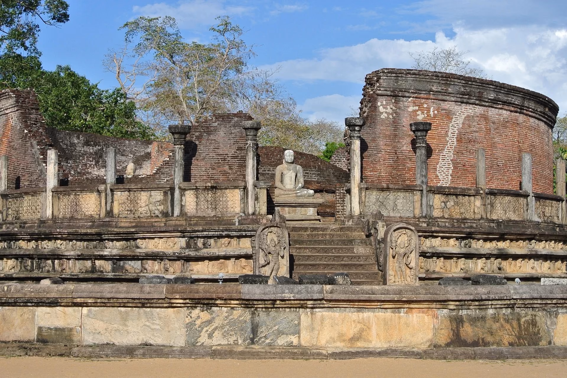 Sri Lanka - Best Country for 4 days trips in April