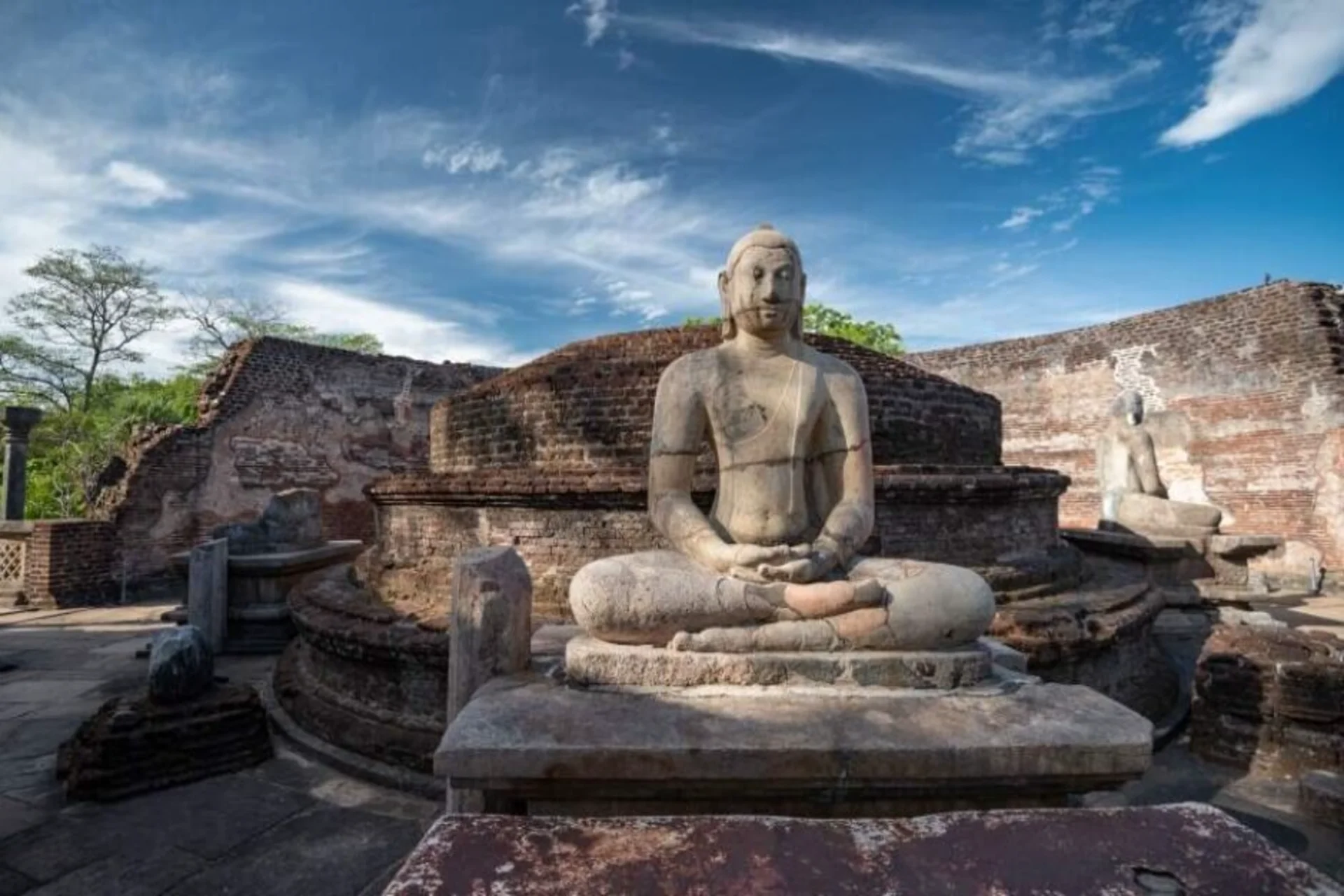 Best historical places to visit in Sri Lanka — ancient temples and scenic ruins