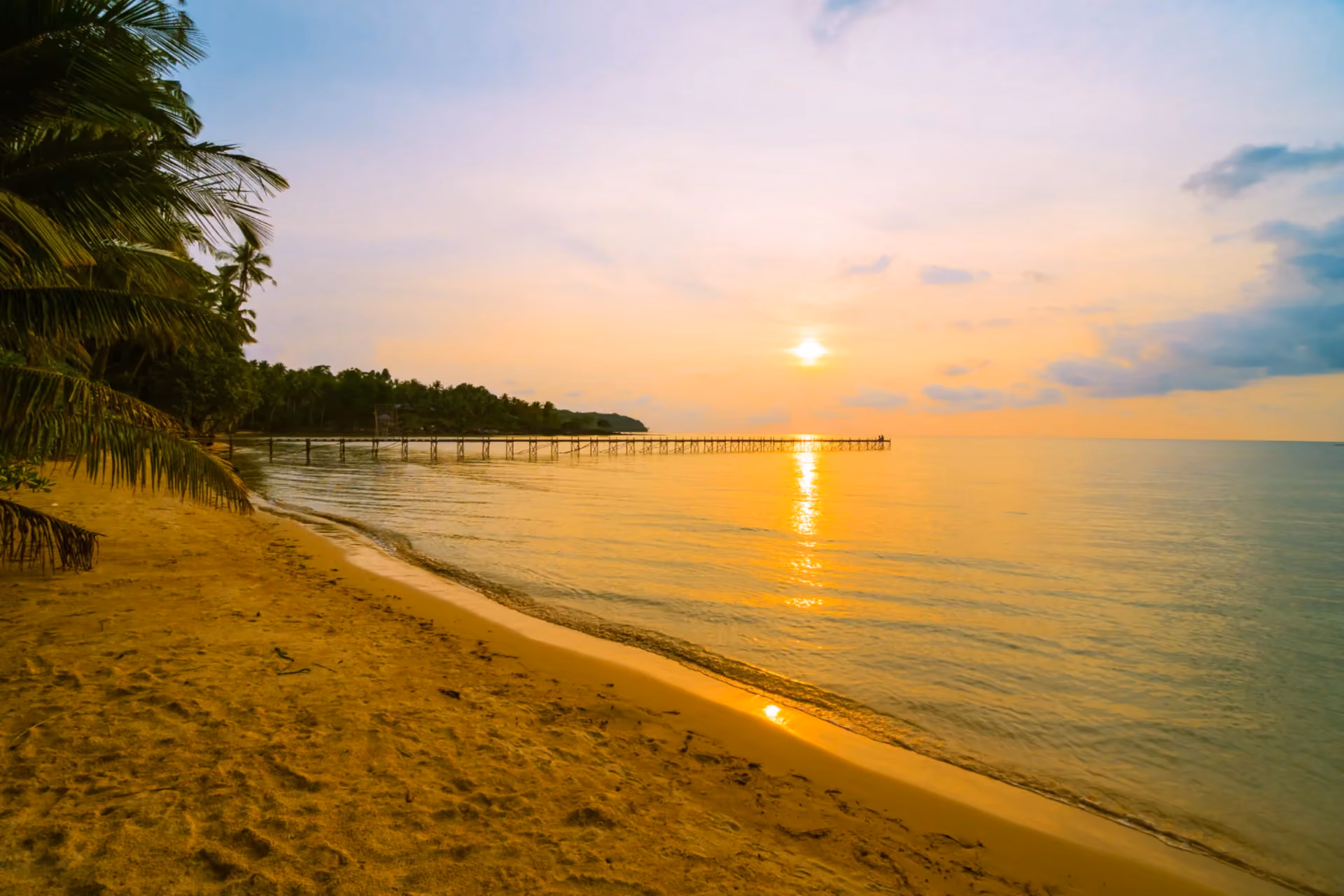  Best beaches in south Sri Lanka — hidden cove and crystal clear waters at Hiriketiya Beach