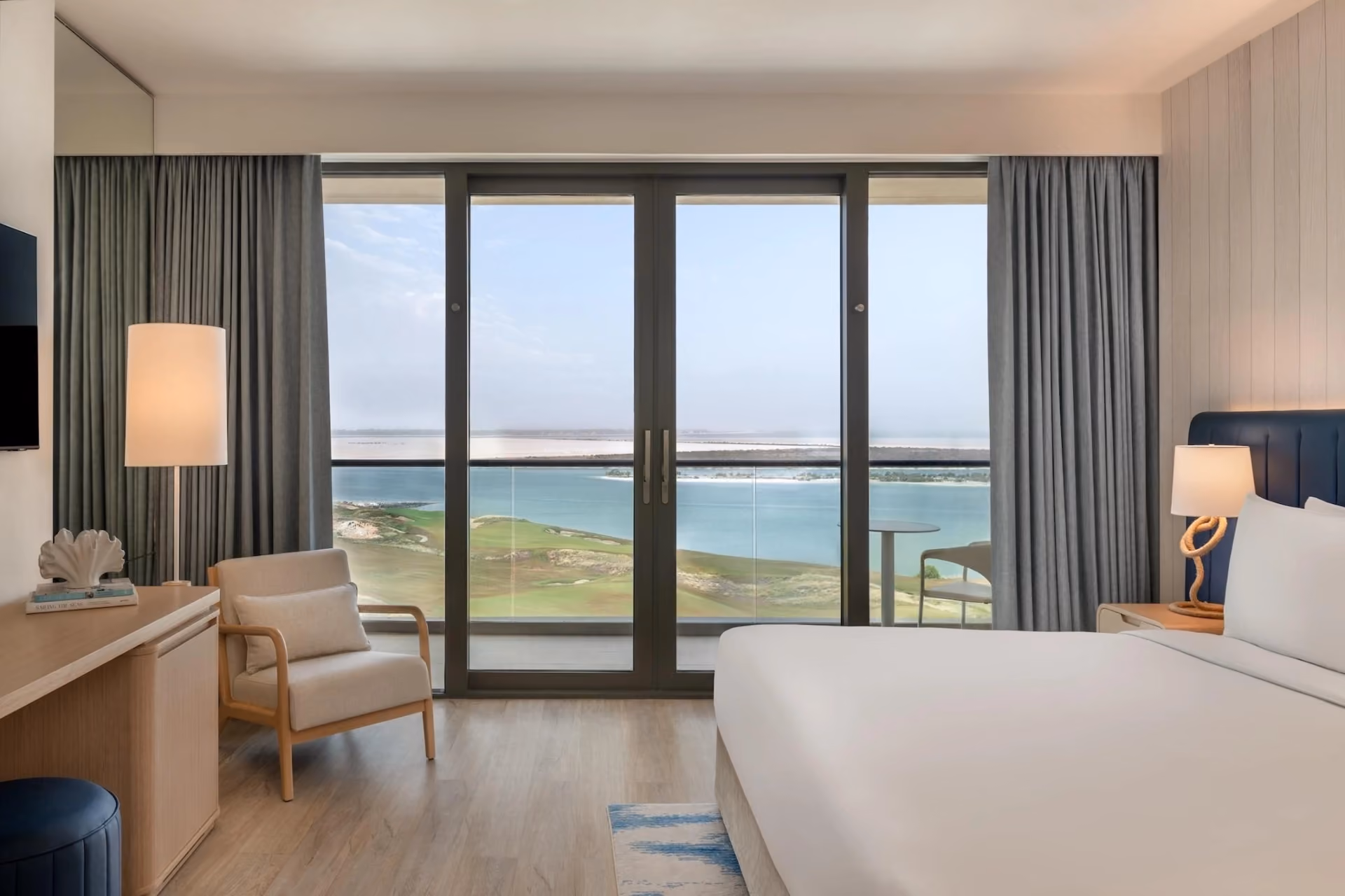 Luxury UAE waterfront stay with golf course views – a premium Thailand vs UAE stay experience comparison