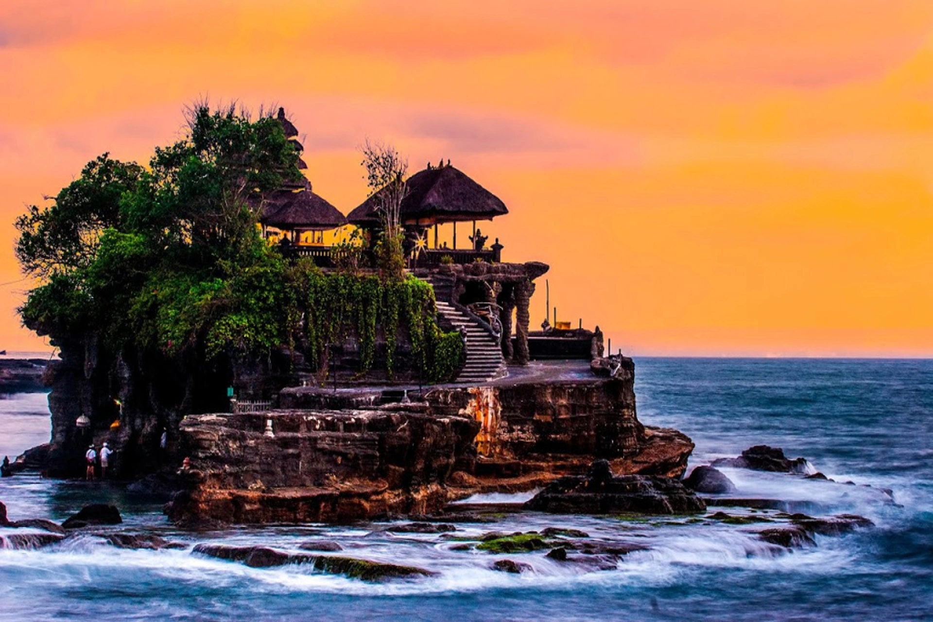Tanah Lot Temple in Bali showcasing cultural and scenic experiences in the Bali vs Maldives ultimate activity comparison