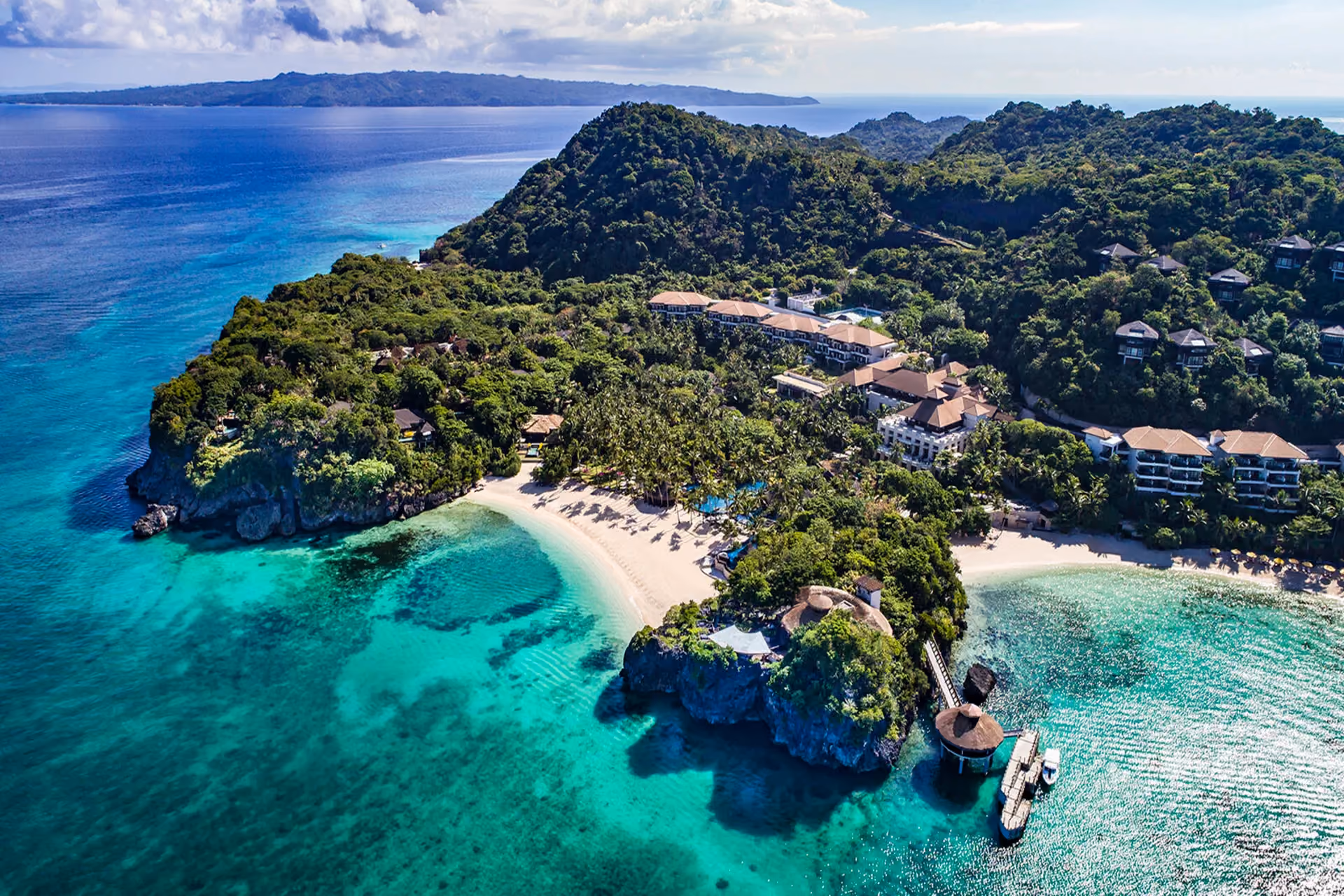 The Philippines offers stunning islands with varying crowd levels, Comparison of tourist crowds in Malaysia and Philippines destinations